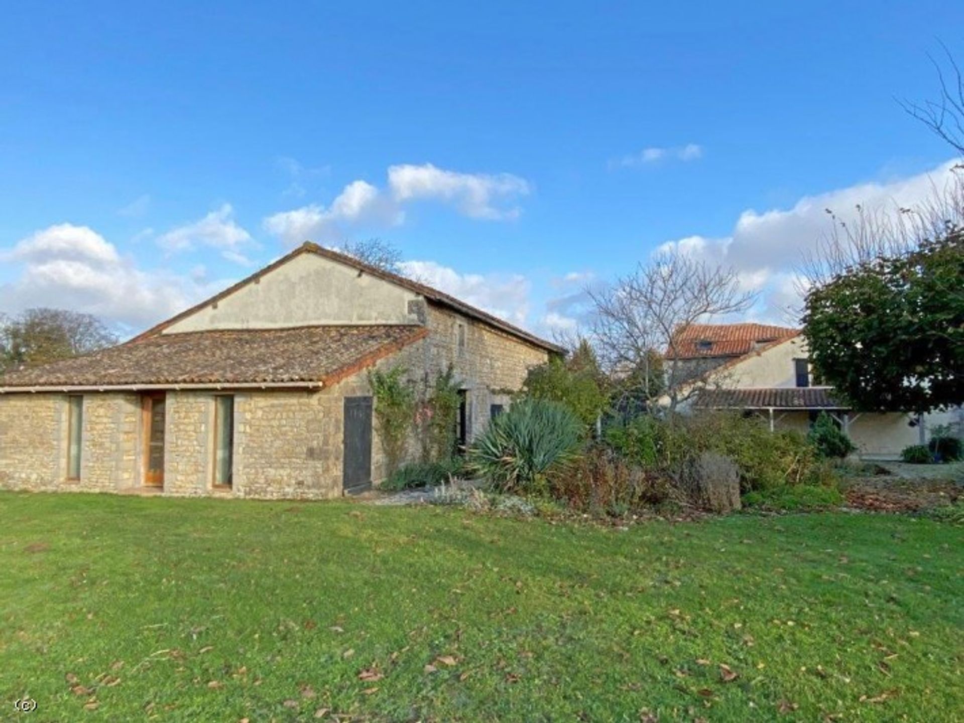 casa en Civray, Nouvelle-Aquitaine 10218815