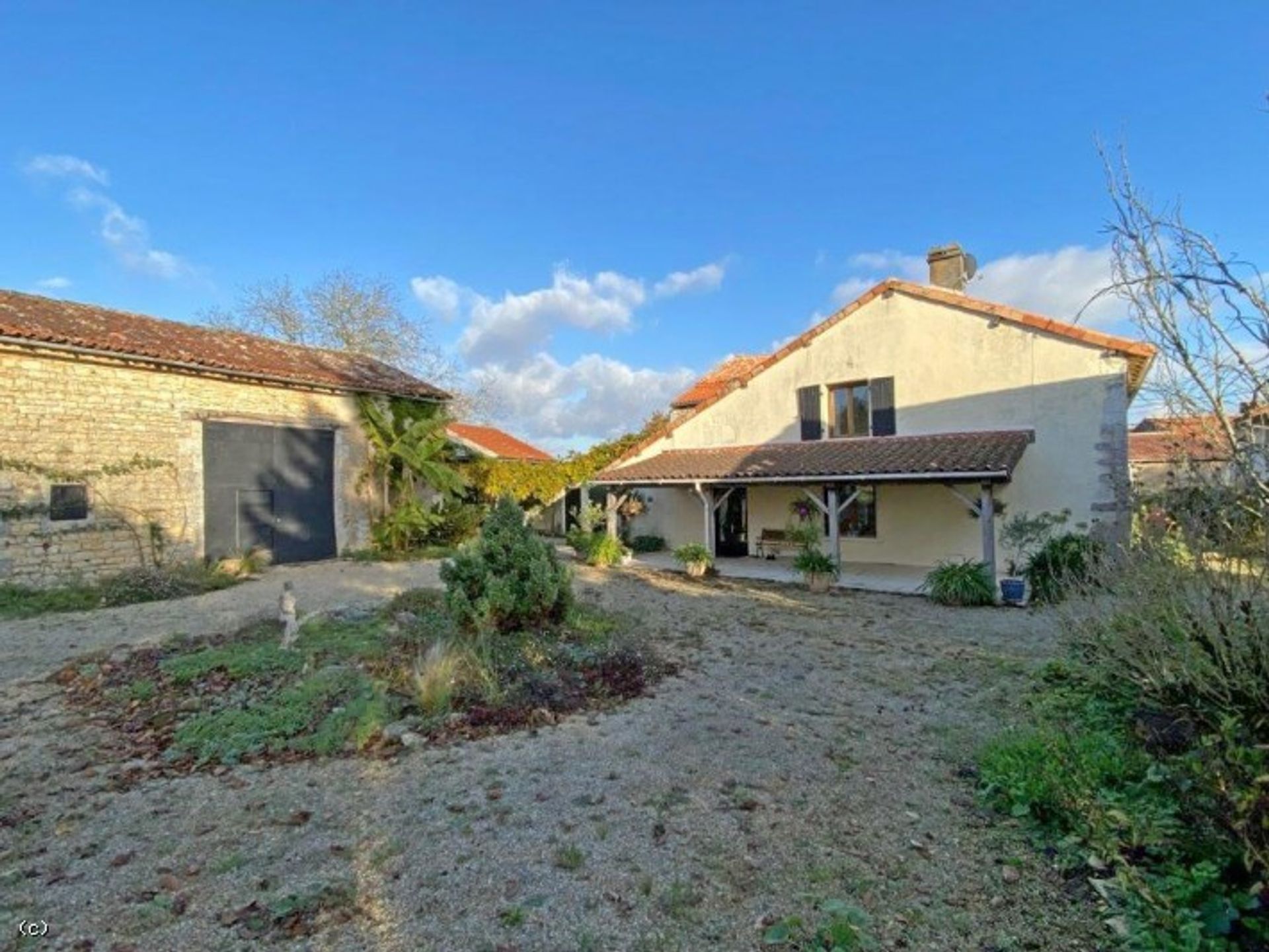 casa en Civray, Nouvelle-Aquitaine 10218815