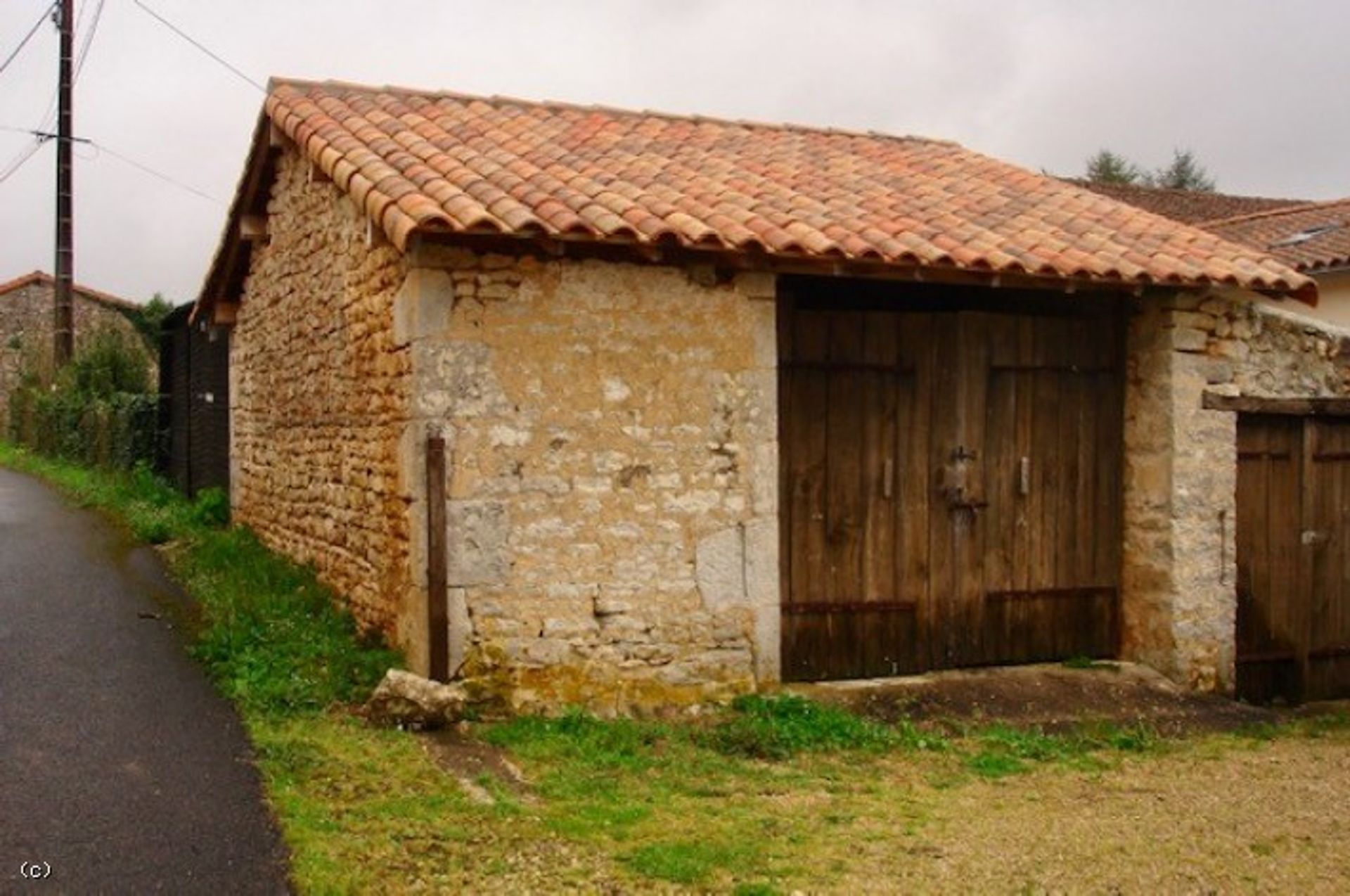 بيت في Lizant, Nouvelle-Aquitaine 10219452