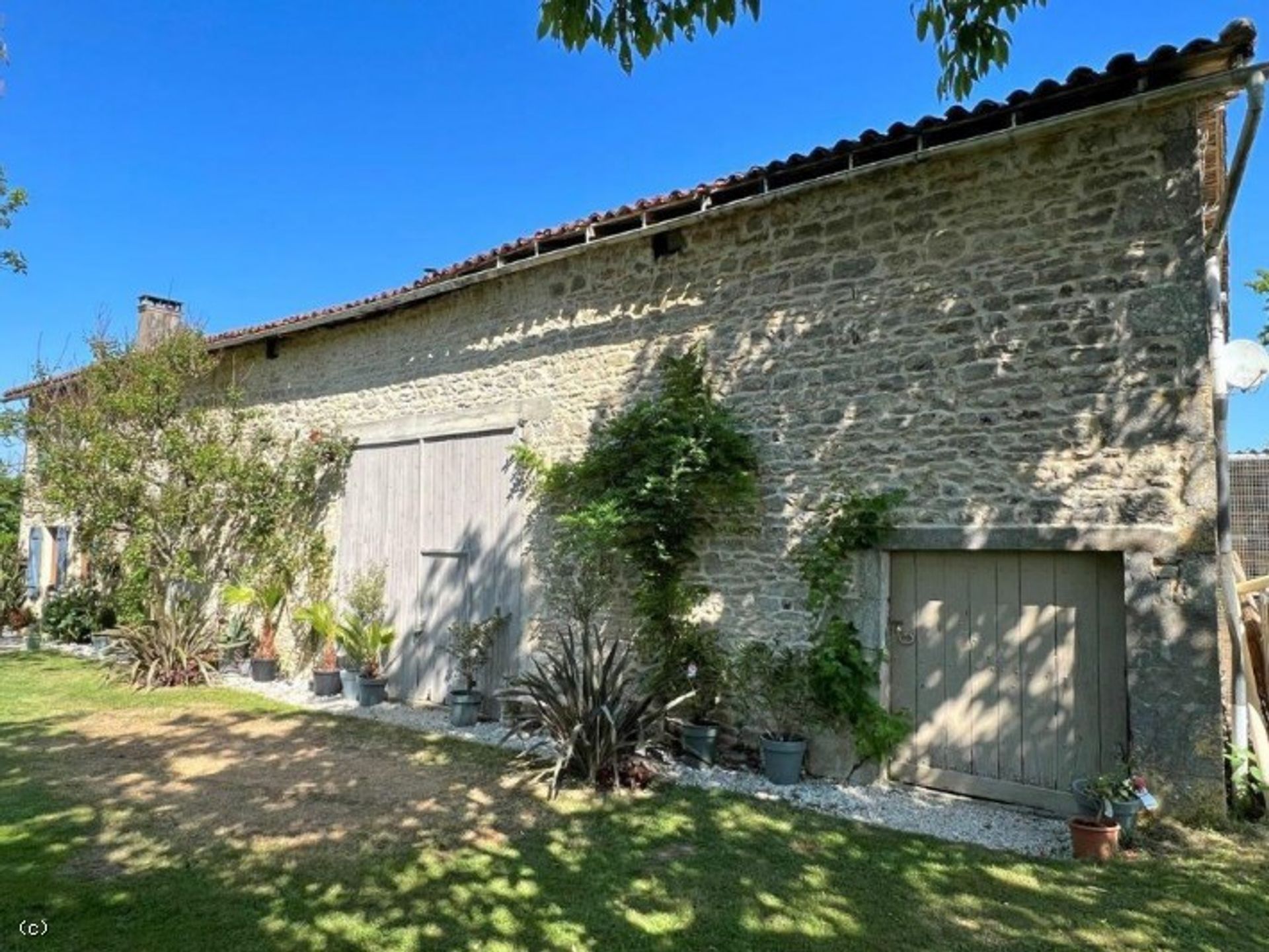 casa no Champagne-Mouton, Nouvelle-Aquitaine 10219488