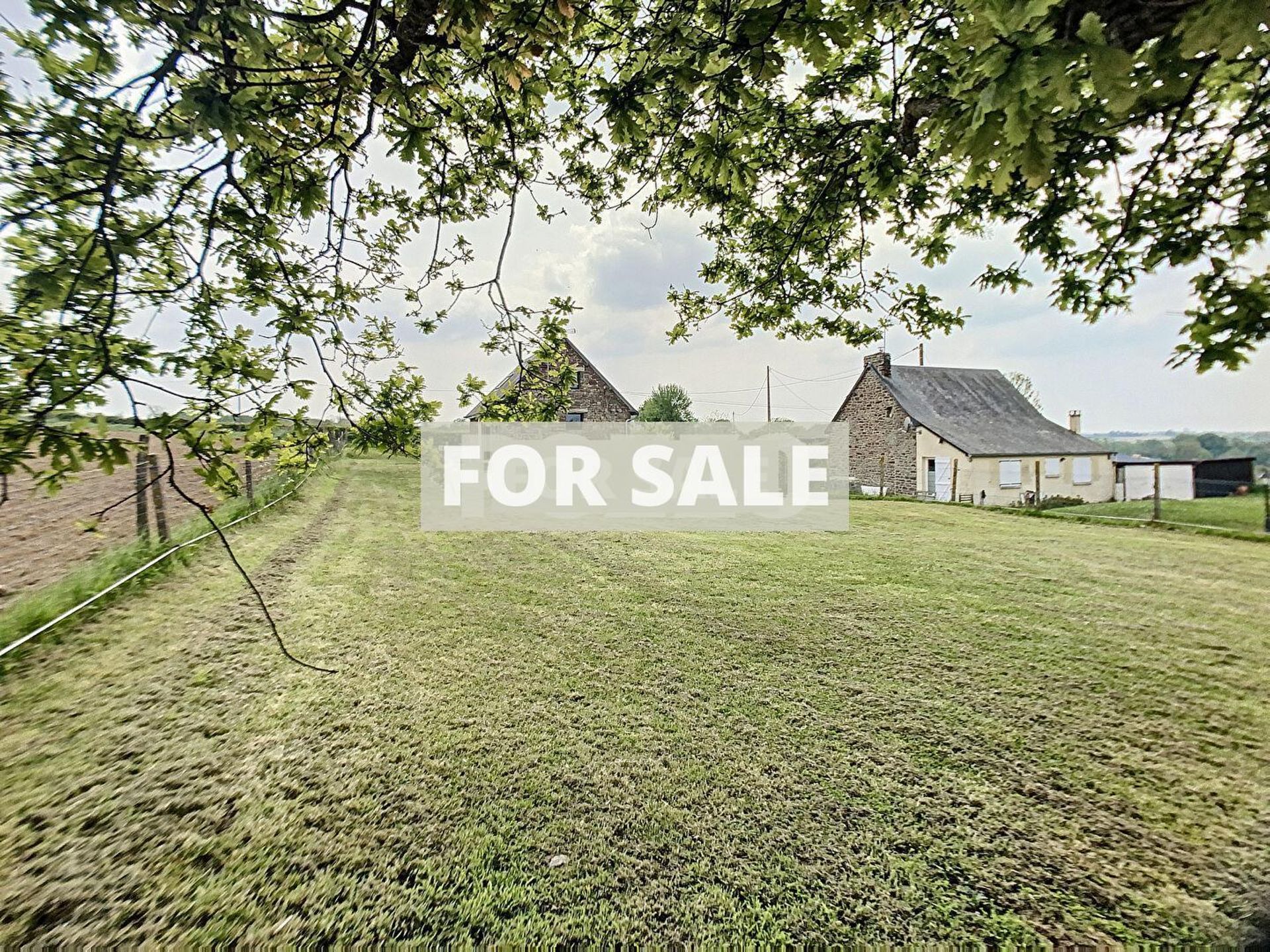 House in Saint-Aubin-des-Préaux, Normandy 10219491