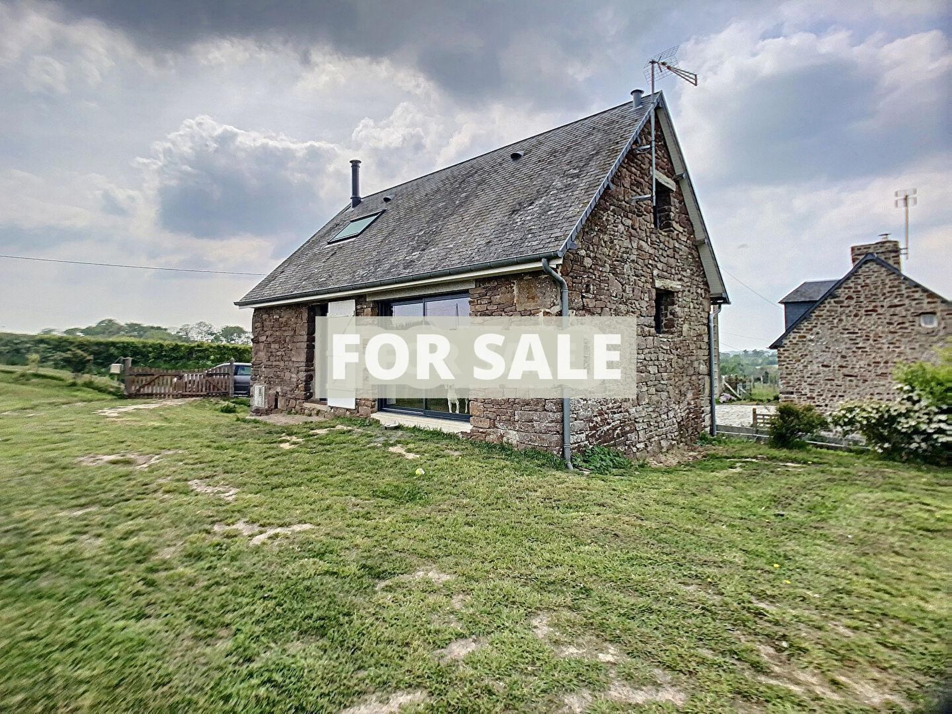 House in Saint-Aubin-des-Préaux, Normandy 10219491