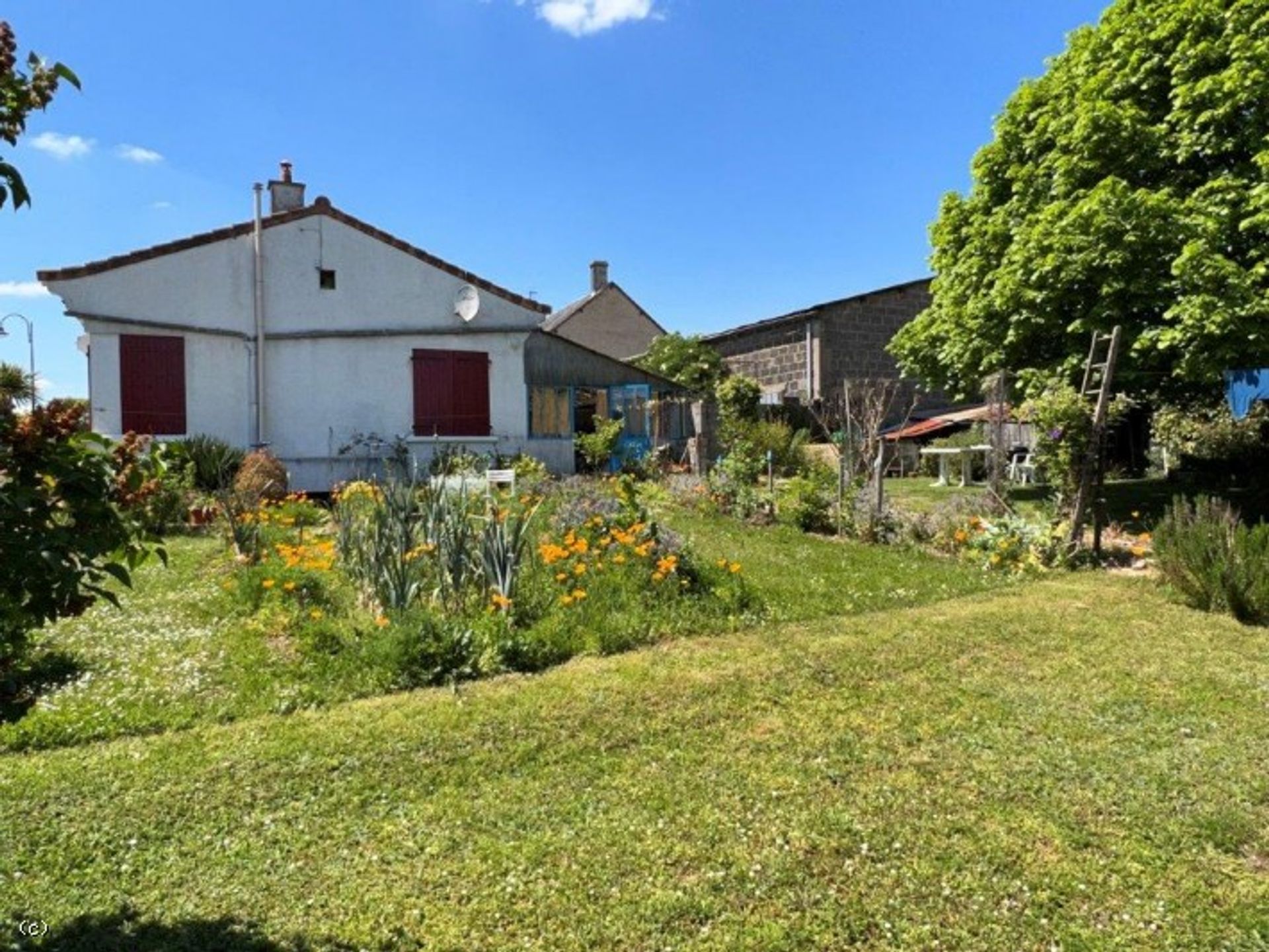 rumah dalam Lizant, Nouvelle-Aquitaine 10219493