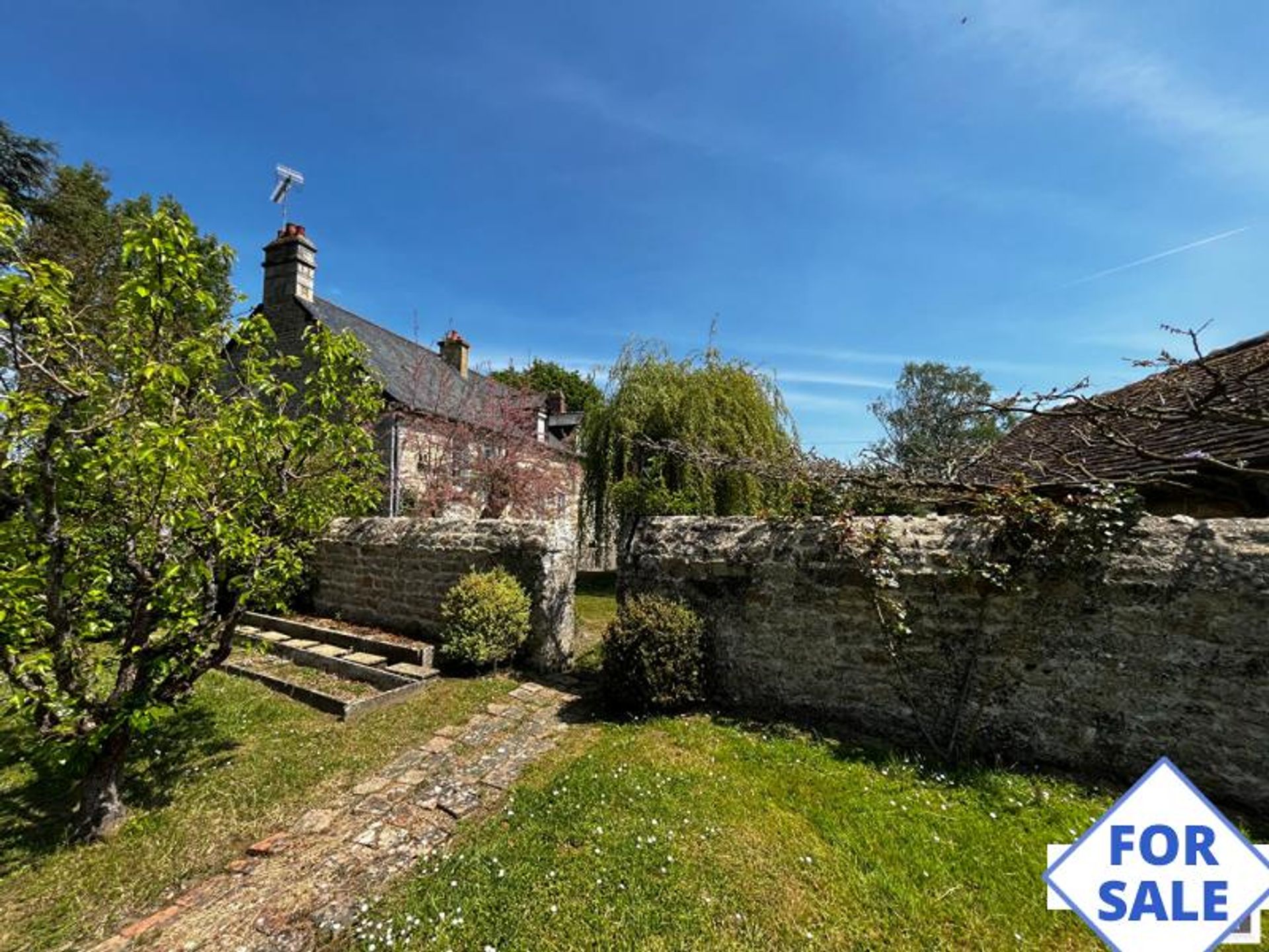 房子 在 Condé-sur-Sarthe, Normandy 10219497