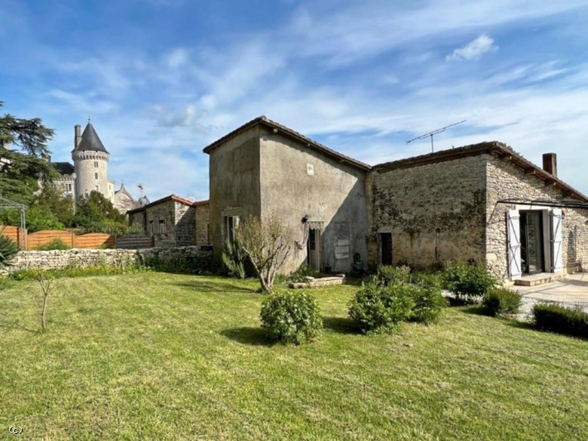 Rumah di Verteuil-sur-Charente, Nouvelle-Aquitaine 10219584