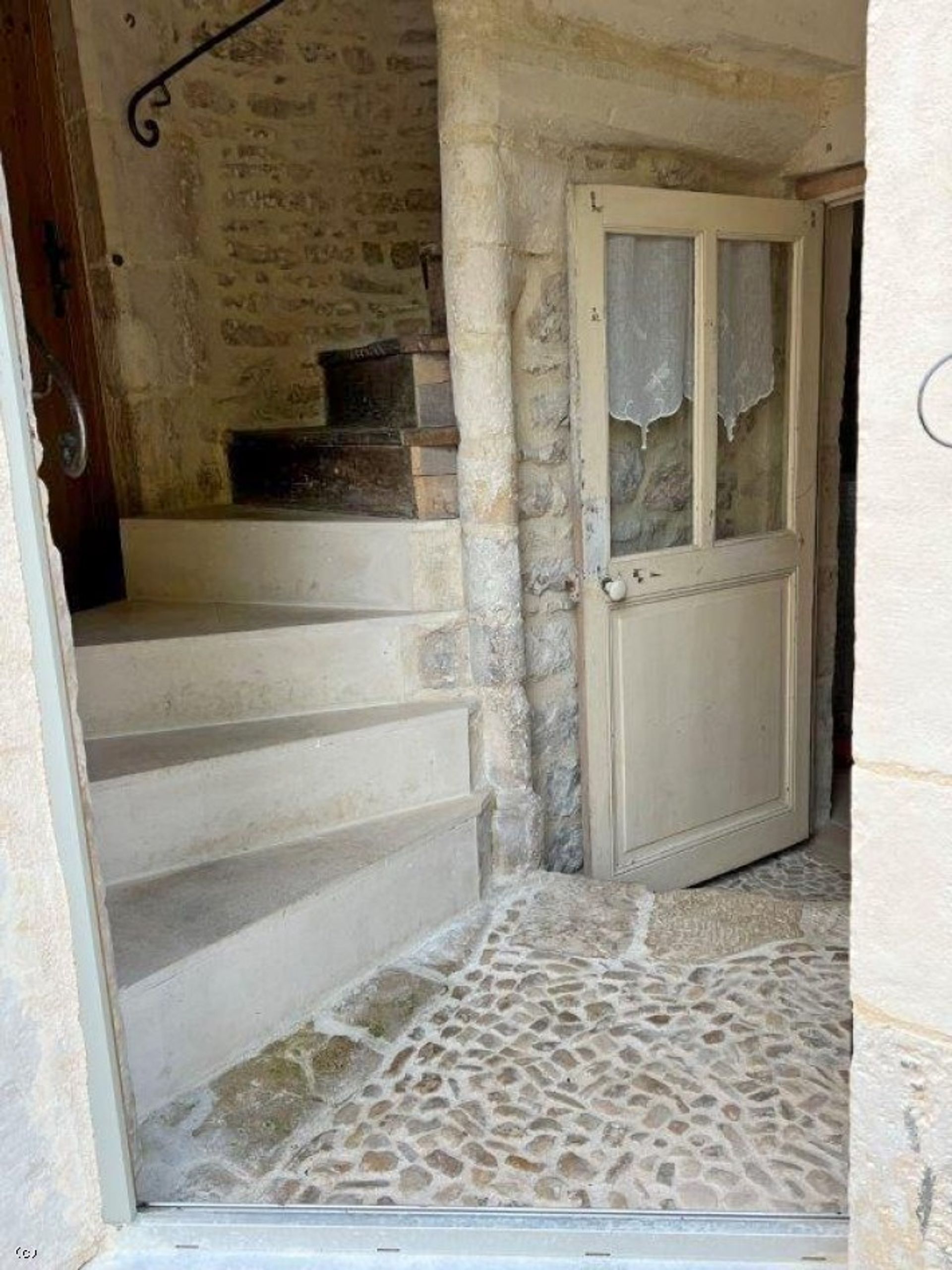 Rumah di Verteuil-sur-Charente, Nouvelle-Aquitaine 10219584