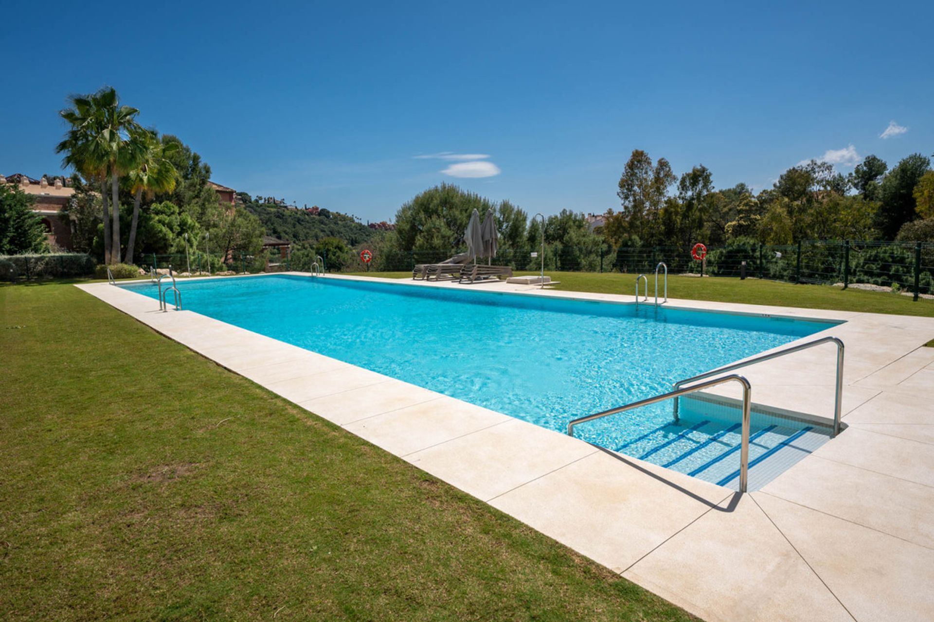 Condominium in Benahavís, Andalusia 10219884