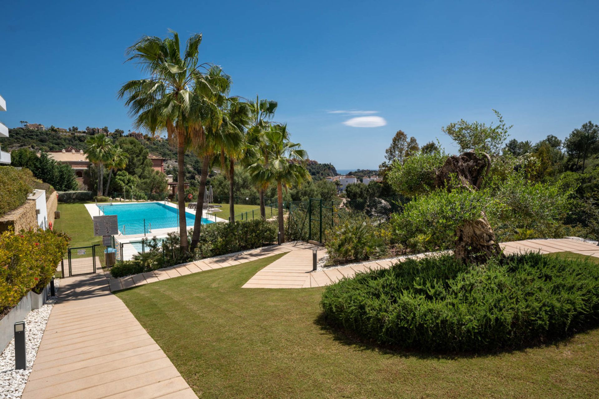 Condominium in Benahavís, Andalusia 10219884