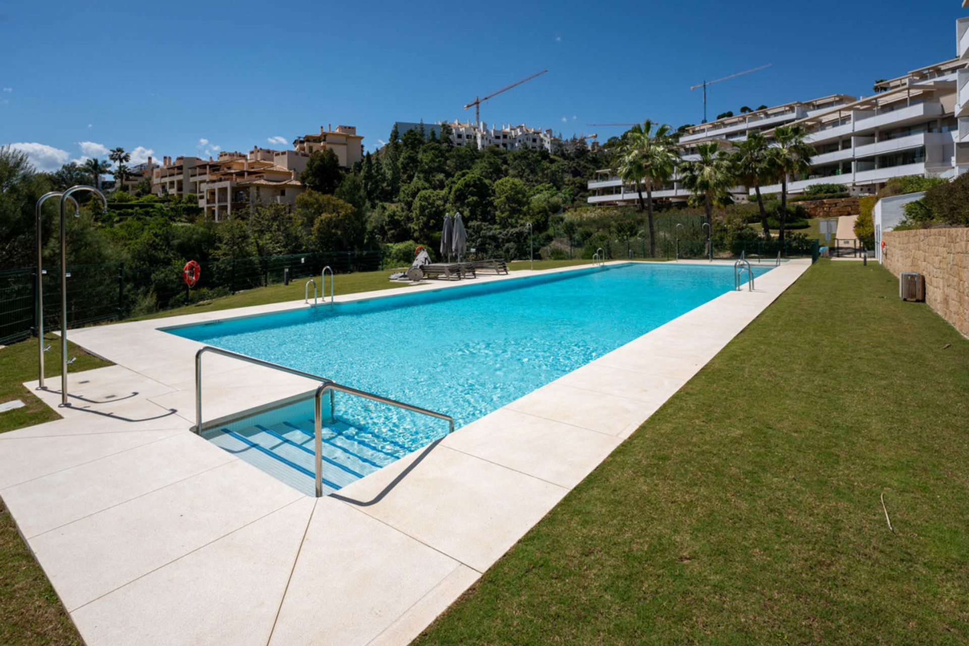 Condominium in Benahavís, Andalusia 10219884