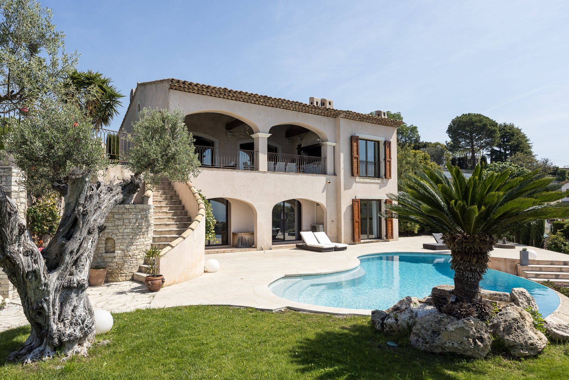 casa en Cagnes-sur-Mer, Provence-Alpes-Côte d'Azur 10221203