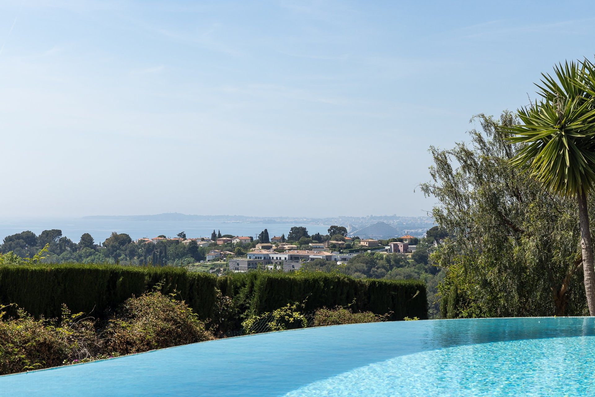 rumah dalam Cagnes-sur-Mer, Provence-Alpes-Côte d'Azur 10221203