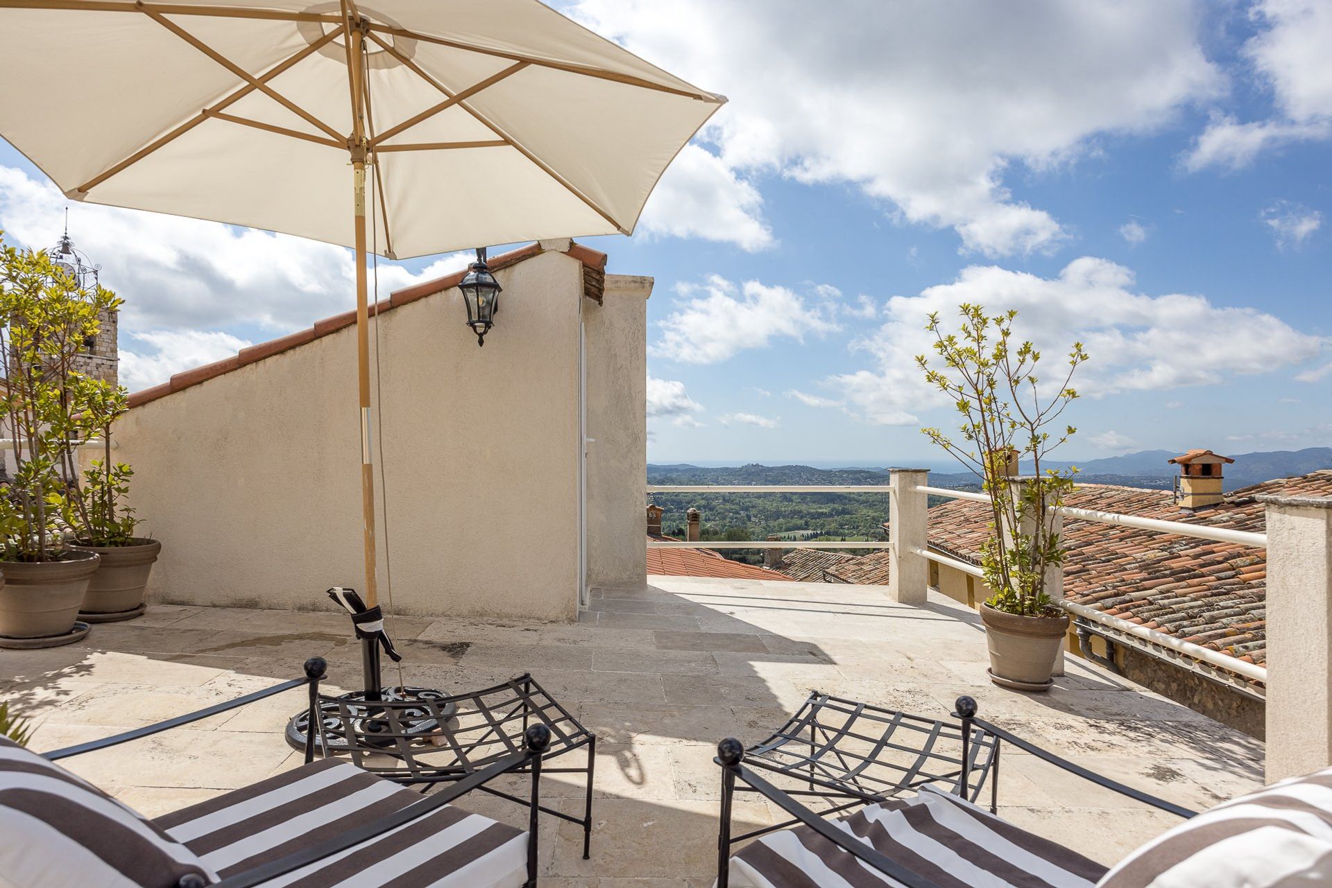 casa no Châteauneuf-Grasse, Provence-Alpes-Côte d'Azur 10221204