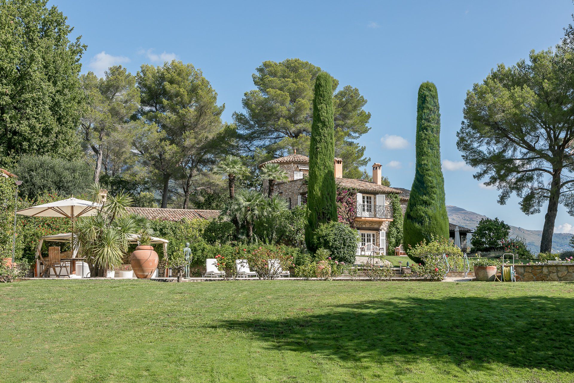 집 에 Le Chateau, Provence-Alpes-Cote d'Azur 10224097