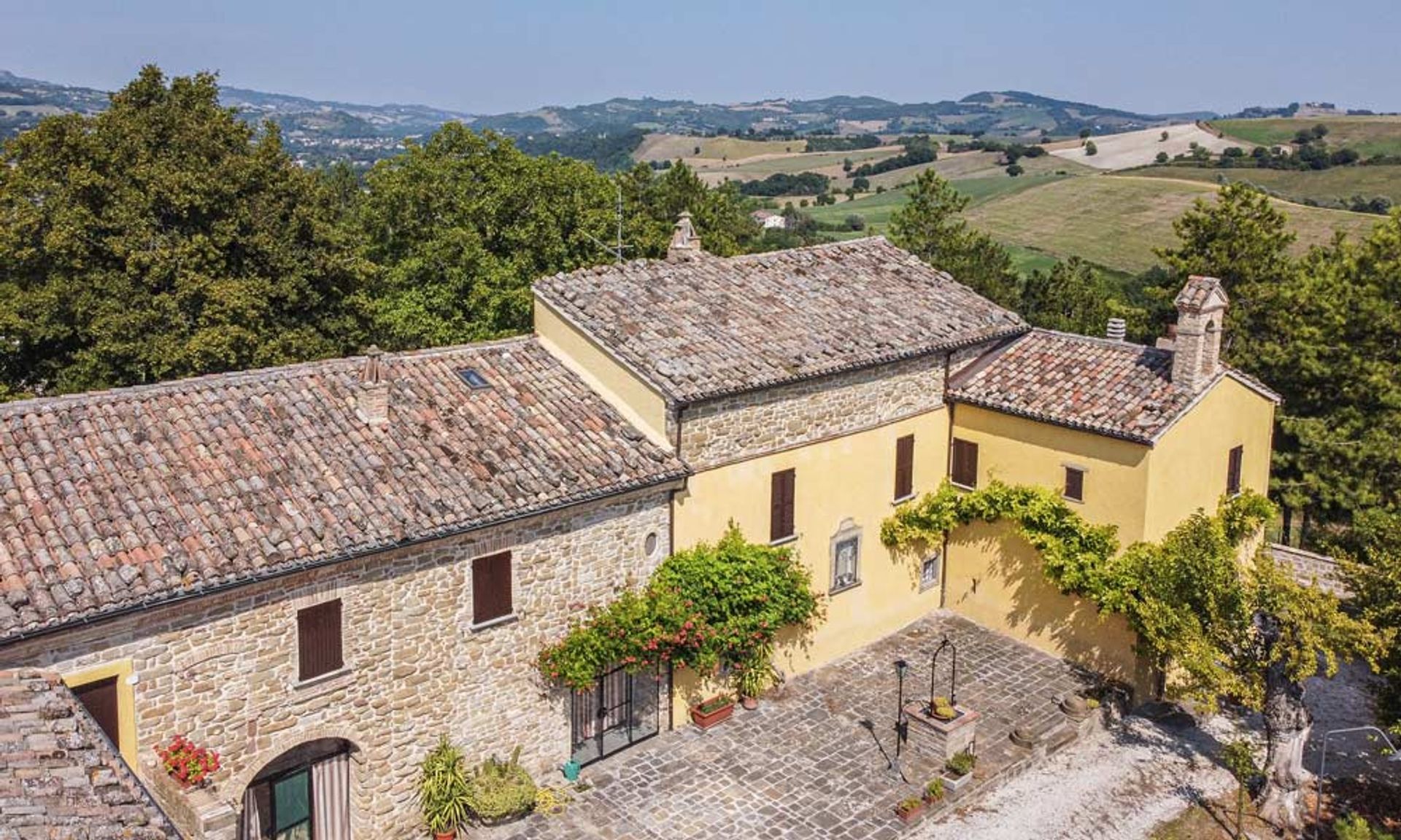 Hus i Serra Sant'Abbondio, Marche 10224657