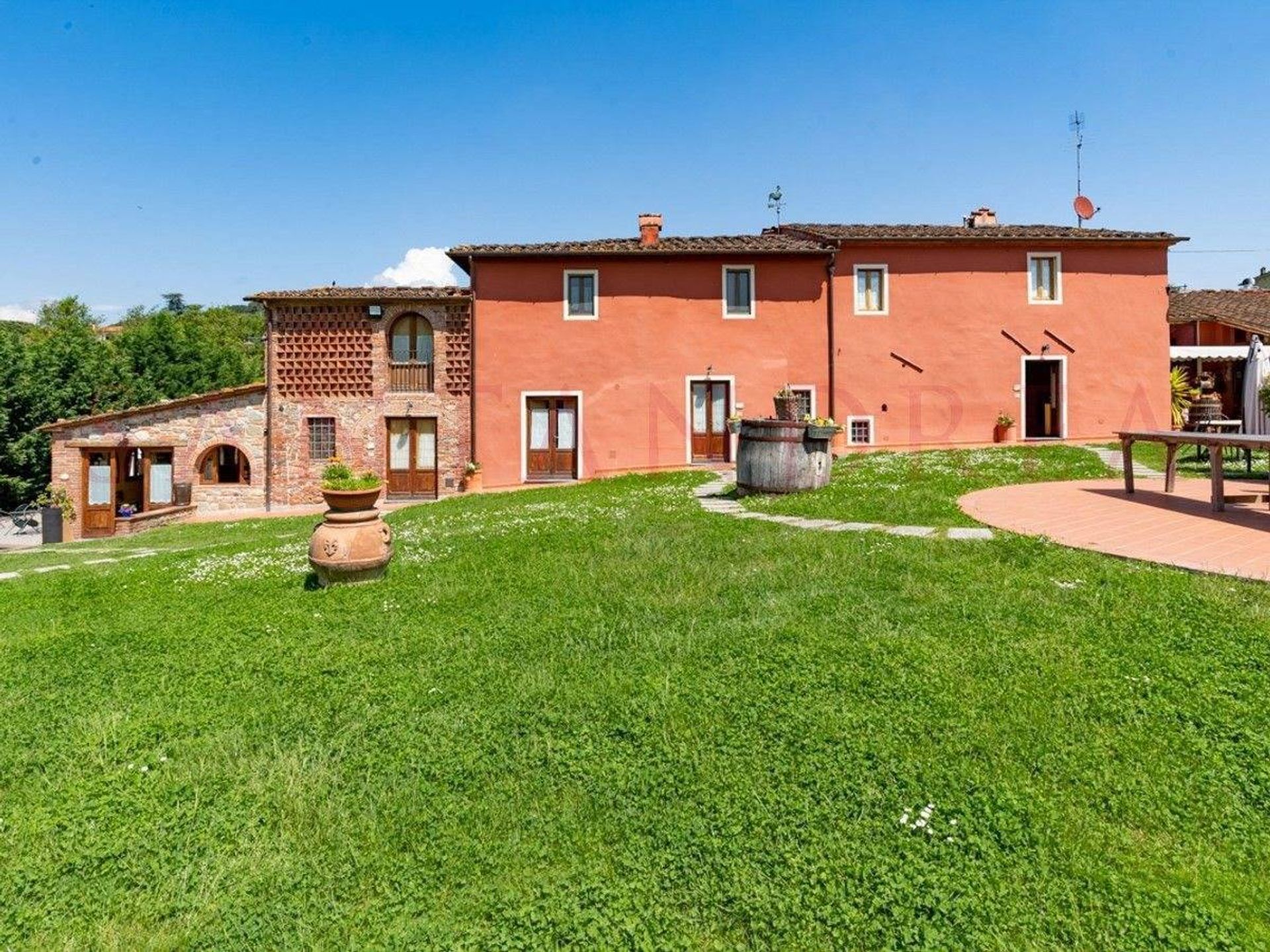 Condominium in Lucca, Tuscany 10225032