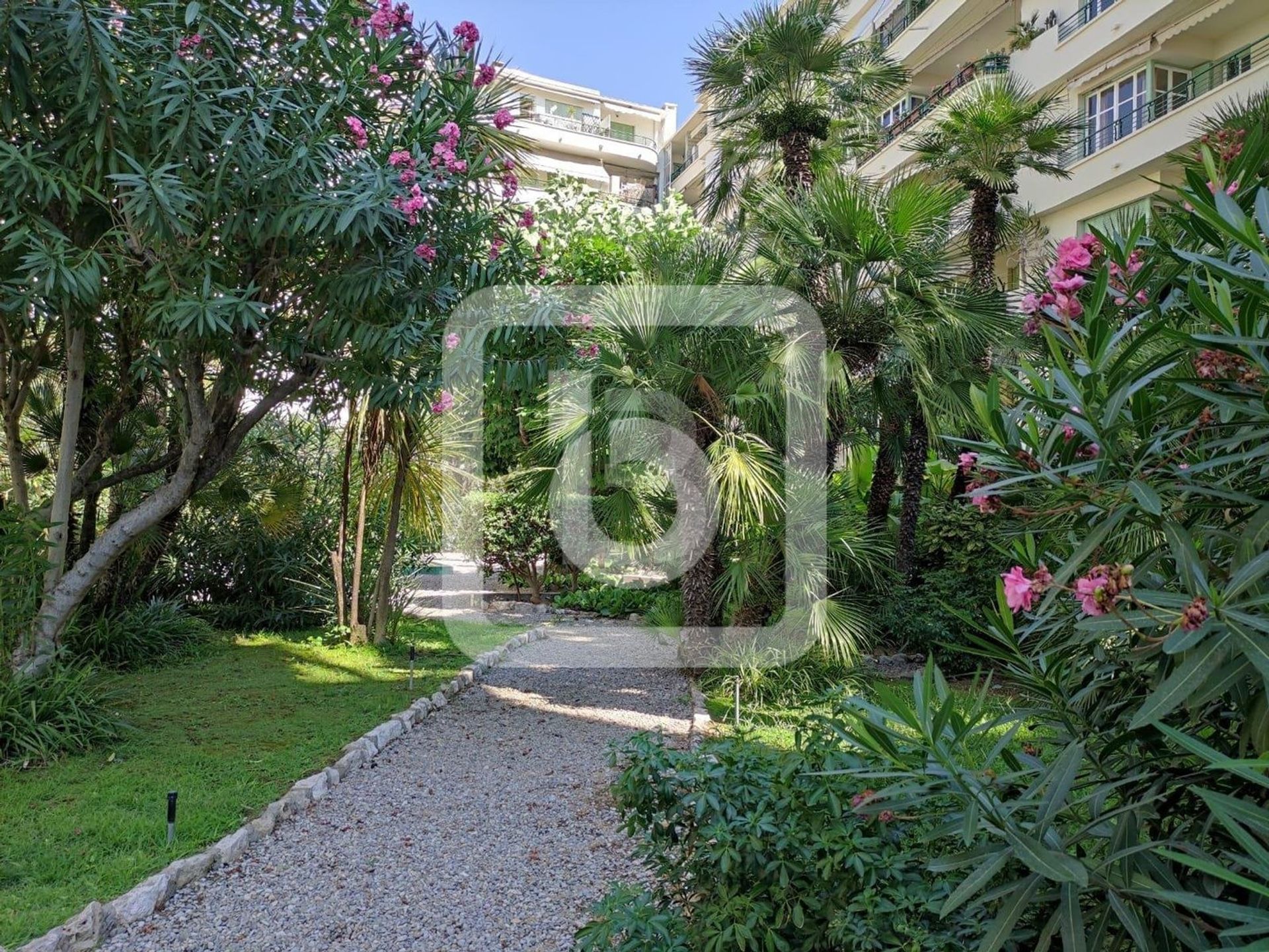 Condominium in Leuk, Provence-Alpes-Côte d'Azur 10225105