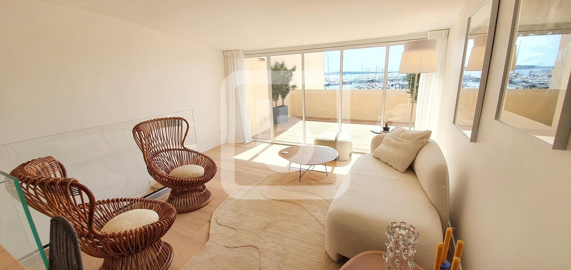 Condominium in Cannes, Provence-Alpes-Côte d'Azur 10225106