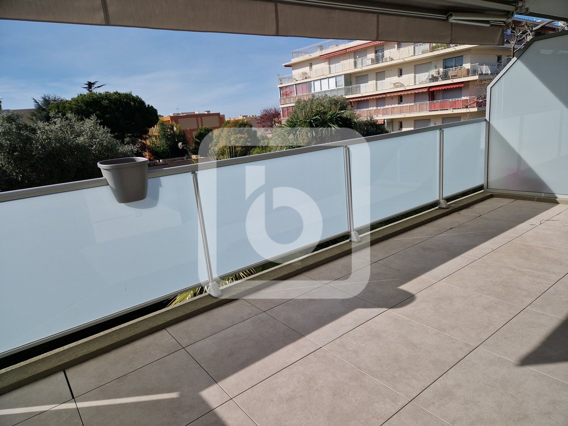 Condominio en Saint-Laurent-du-Var, Provenza-Alpes-Costa Azul 10225200