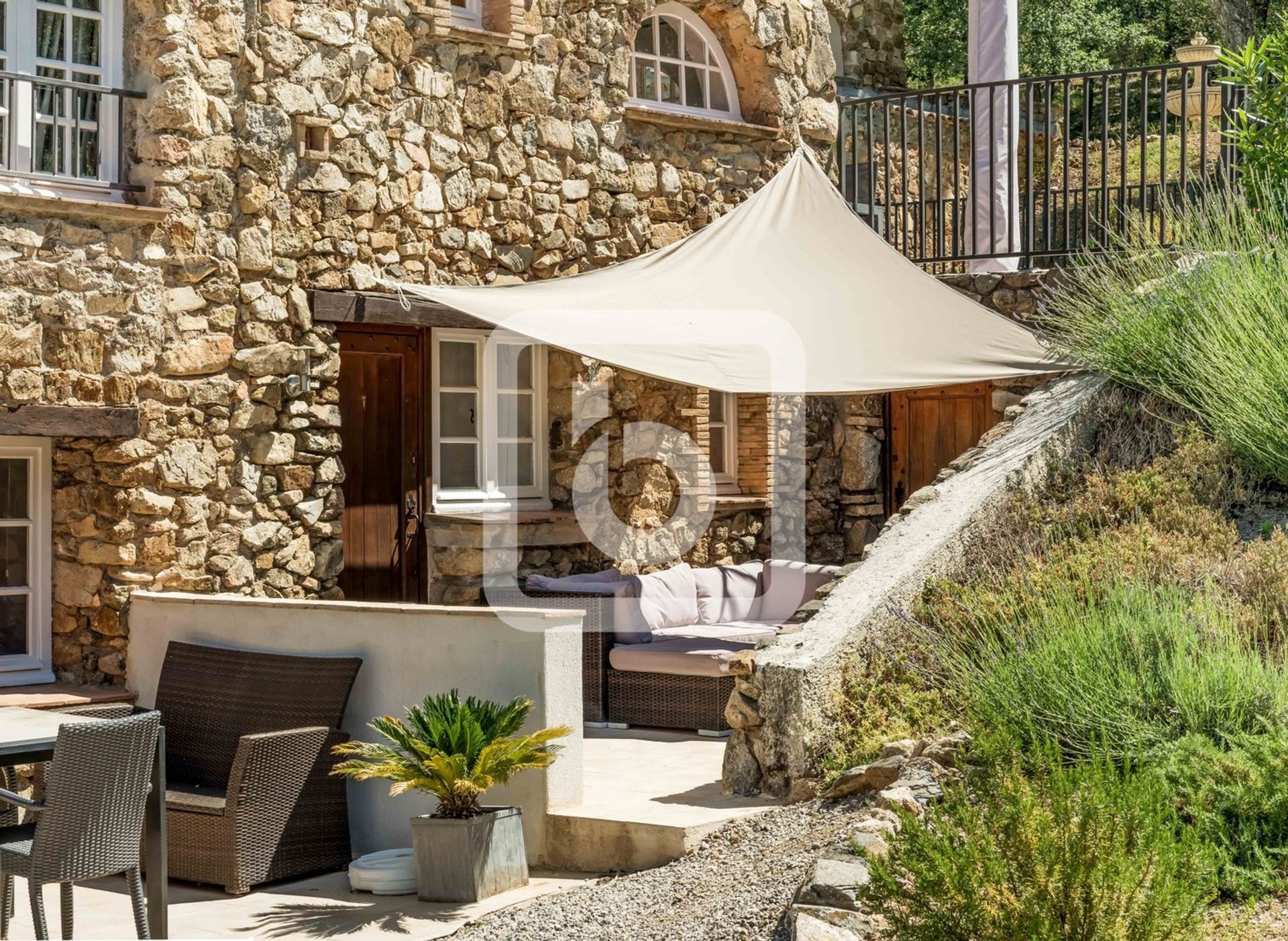 公寓 在 Le Plan-de-la-Tour, Provence-Alpes-Côte d'Azur 10225228