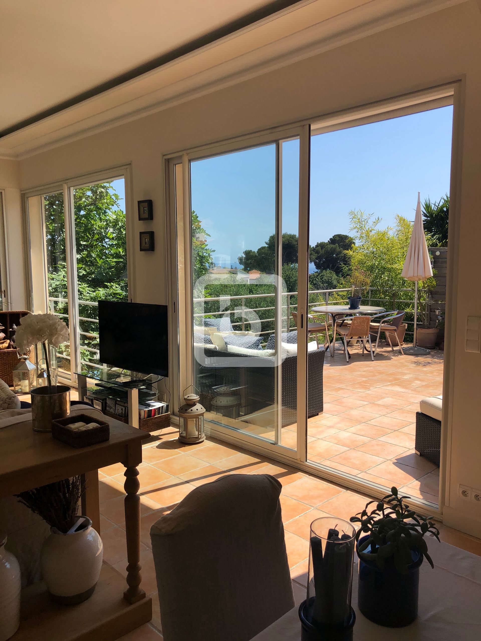 بيت في Le Ray, Provence-Alpes-Cote d'Azur 10225255