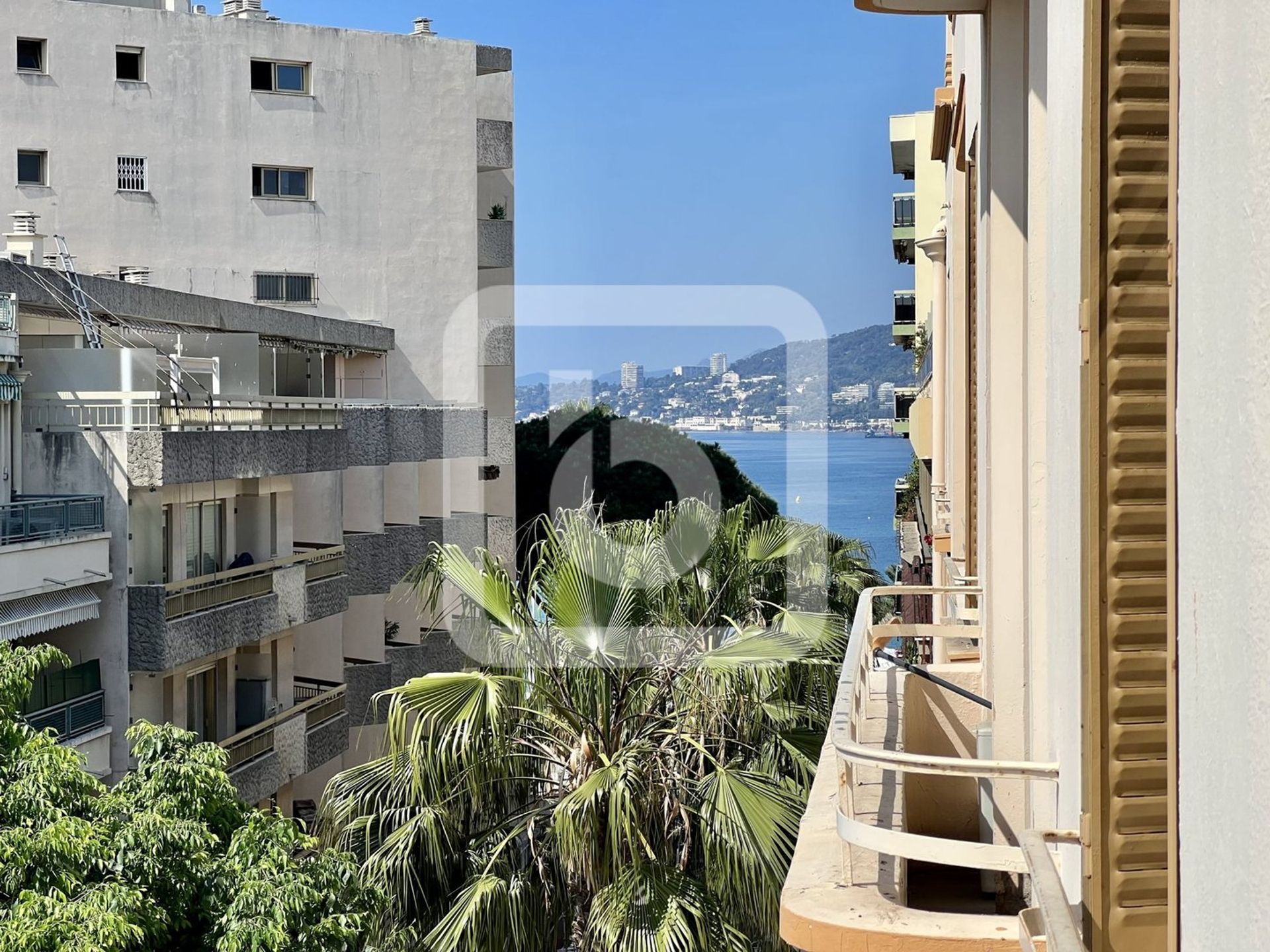 Condominio nel Juan-les-Pins, Provenza-Alpi-Costa Azzurra 10225256