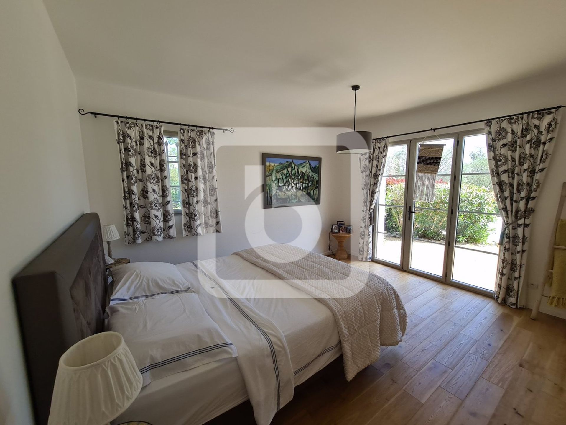 بيت في Le Plan-de-la-Tour, Provence-Alpes-Côte d'Azur 10225269