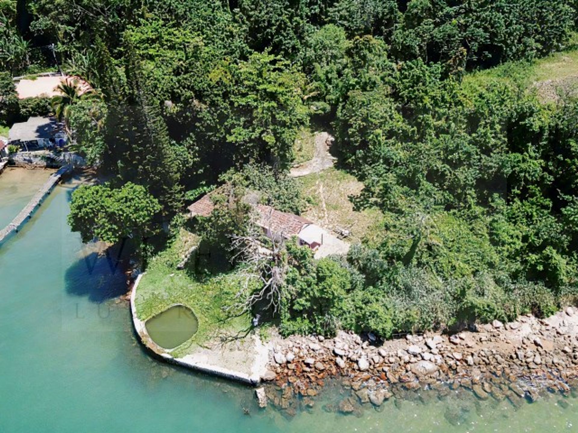 Tanah dalam Angra dos Reis, Rio de Janeiro 10225324