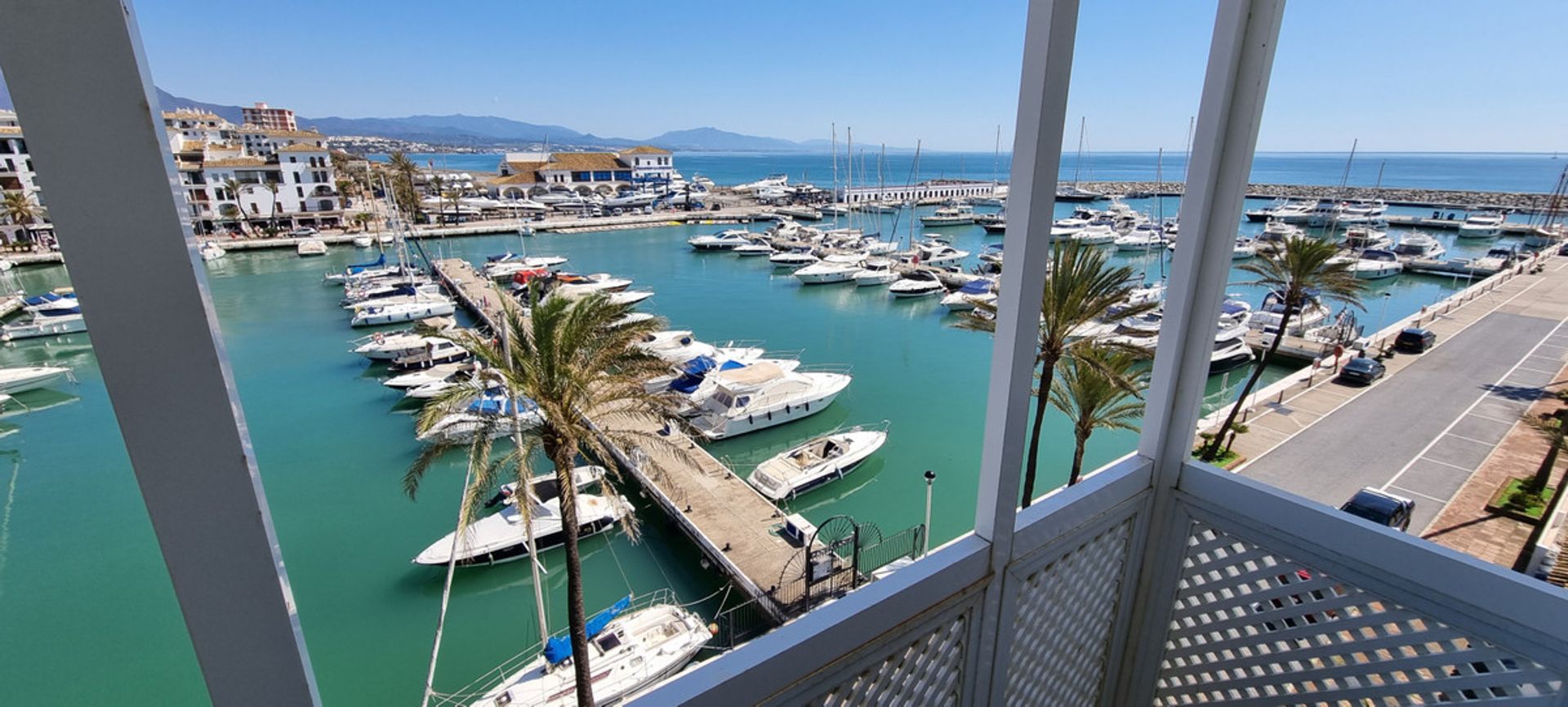 Condominium dans Puerto de la Duquesa, Andalusia 10225808