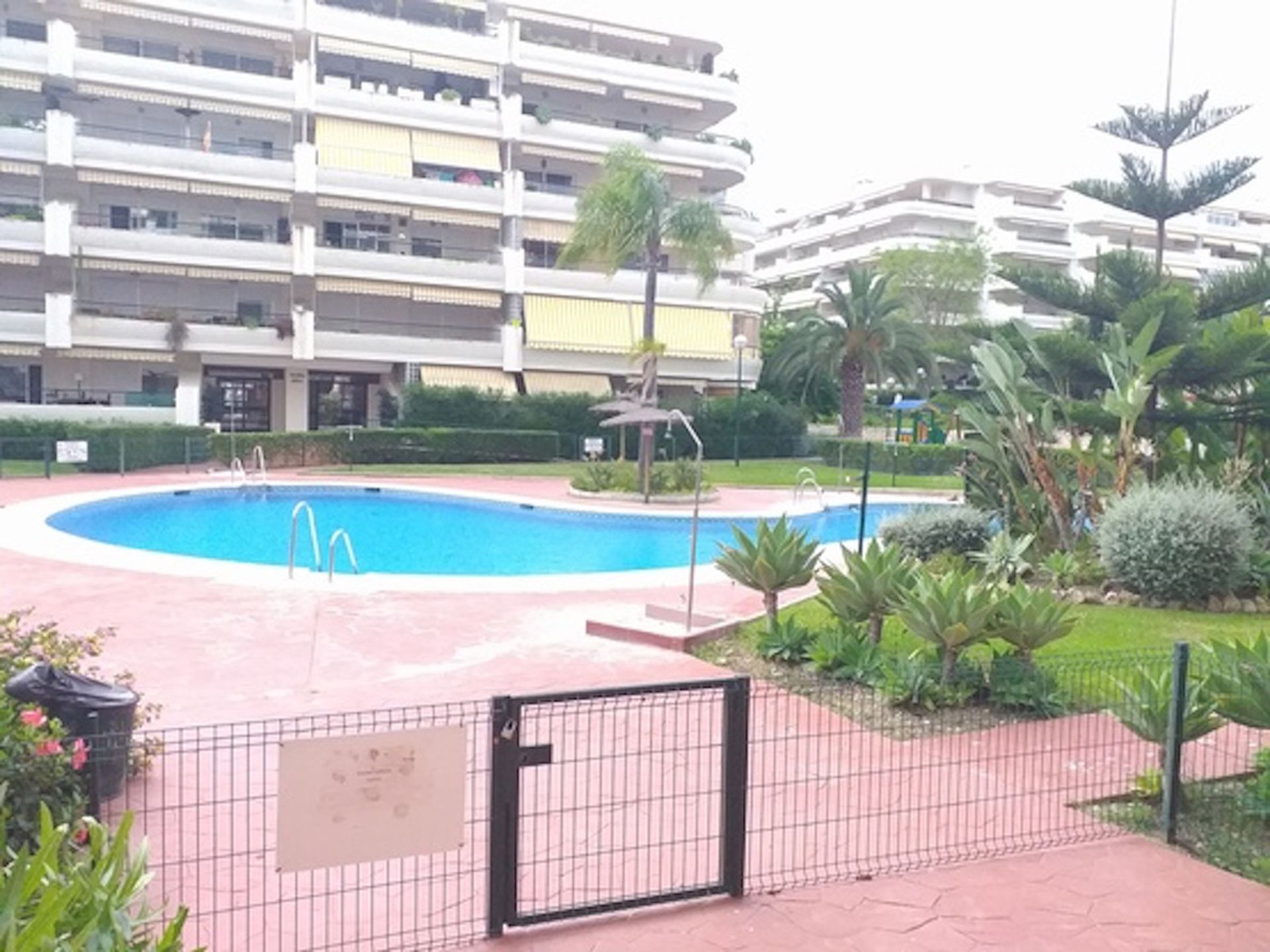 Condominio nel San Pedro de Alcantara, Andalusia 10225834