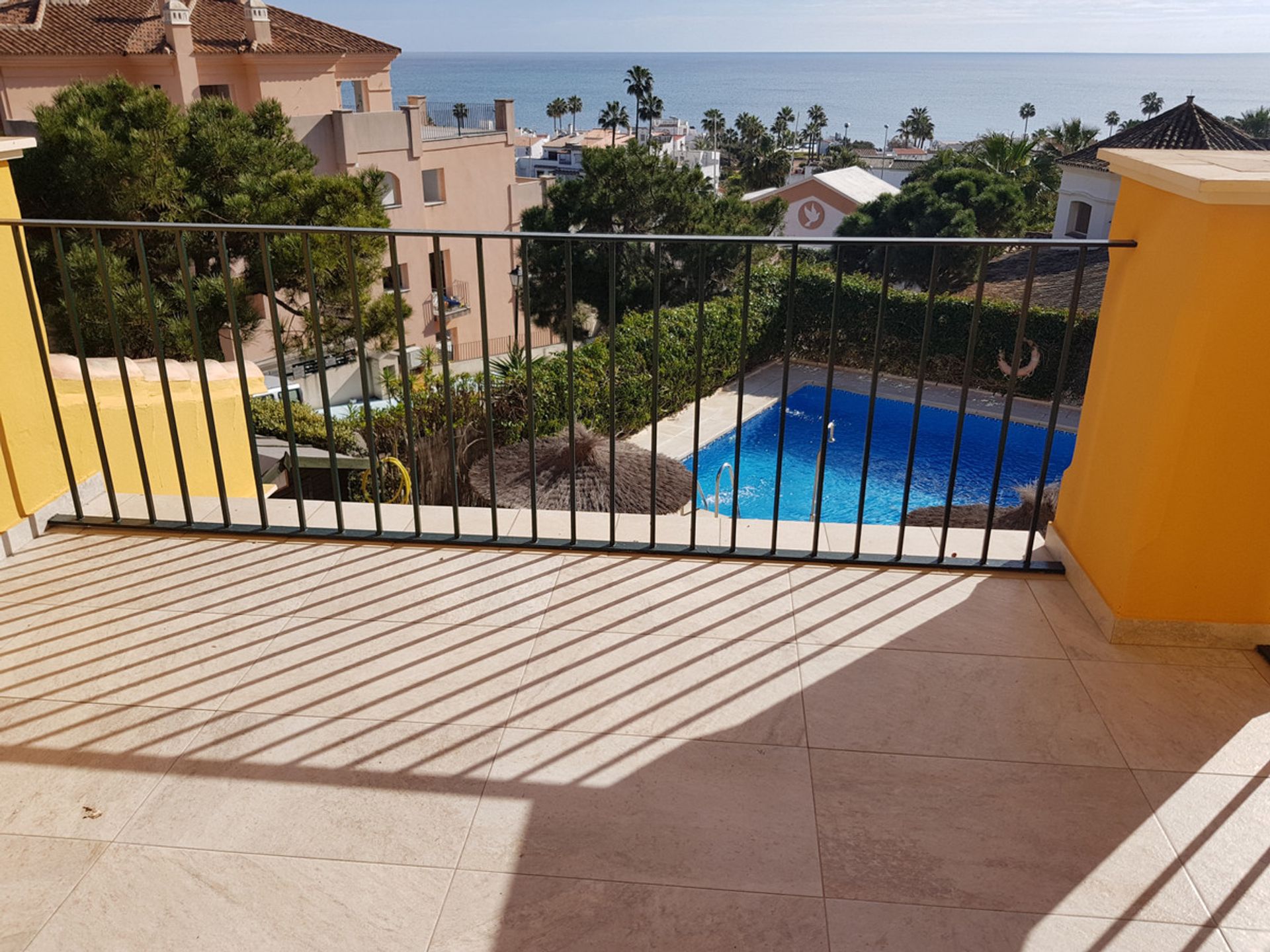 Condominium in Puerto de la Duquesa, Andalusia 10225844