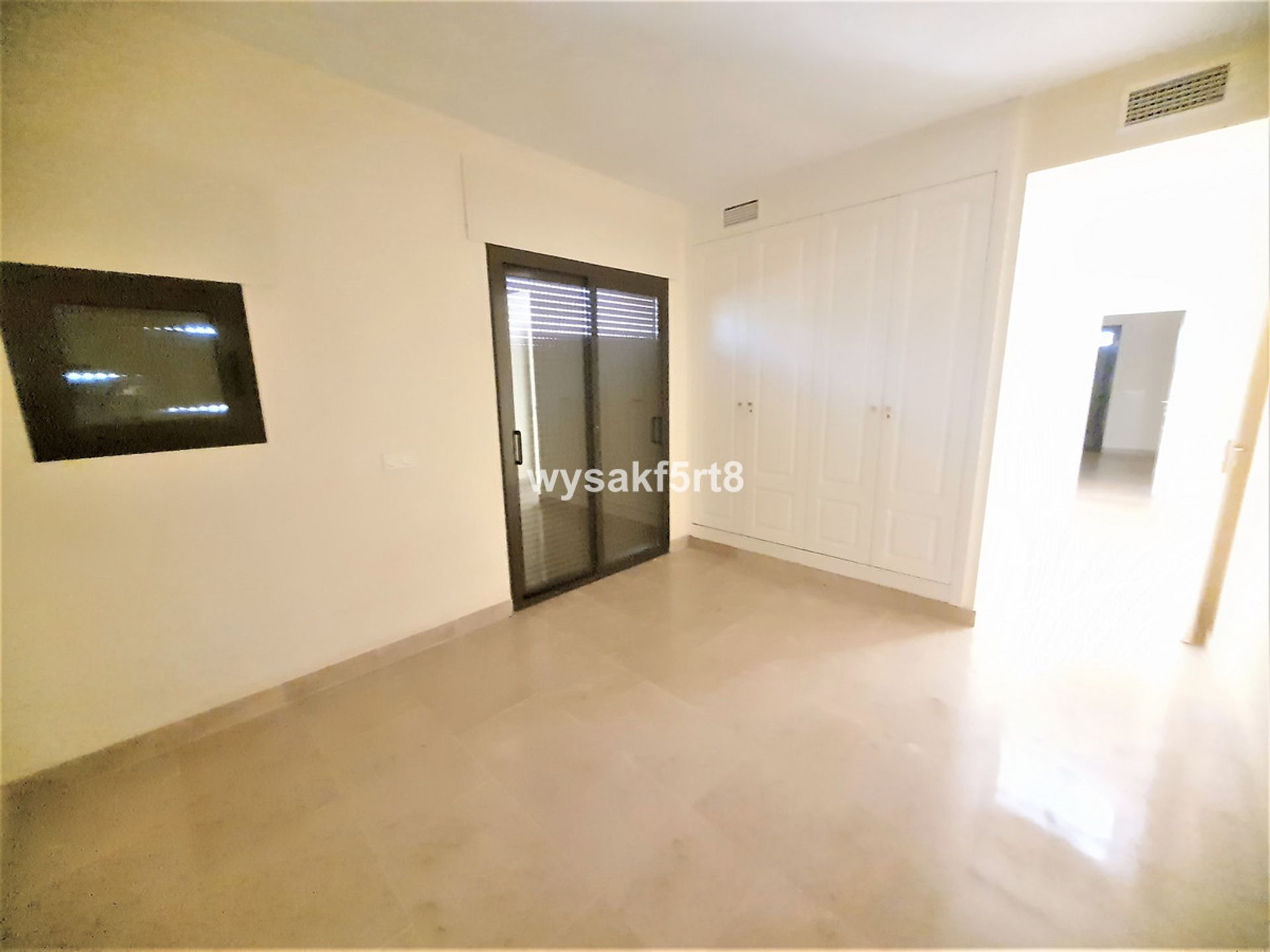 Condominium in Puerto de la Duquesa, Andalusia 10226092