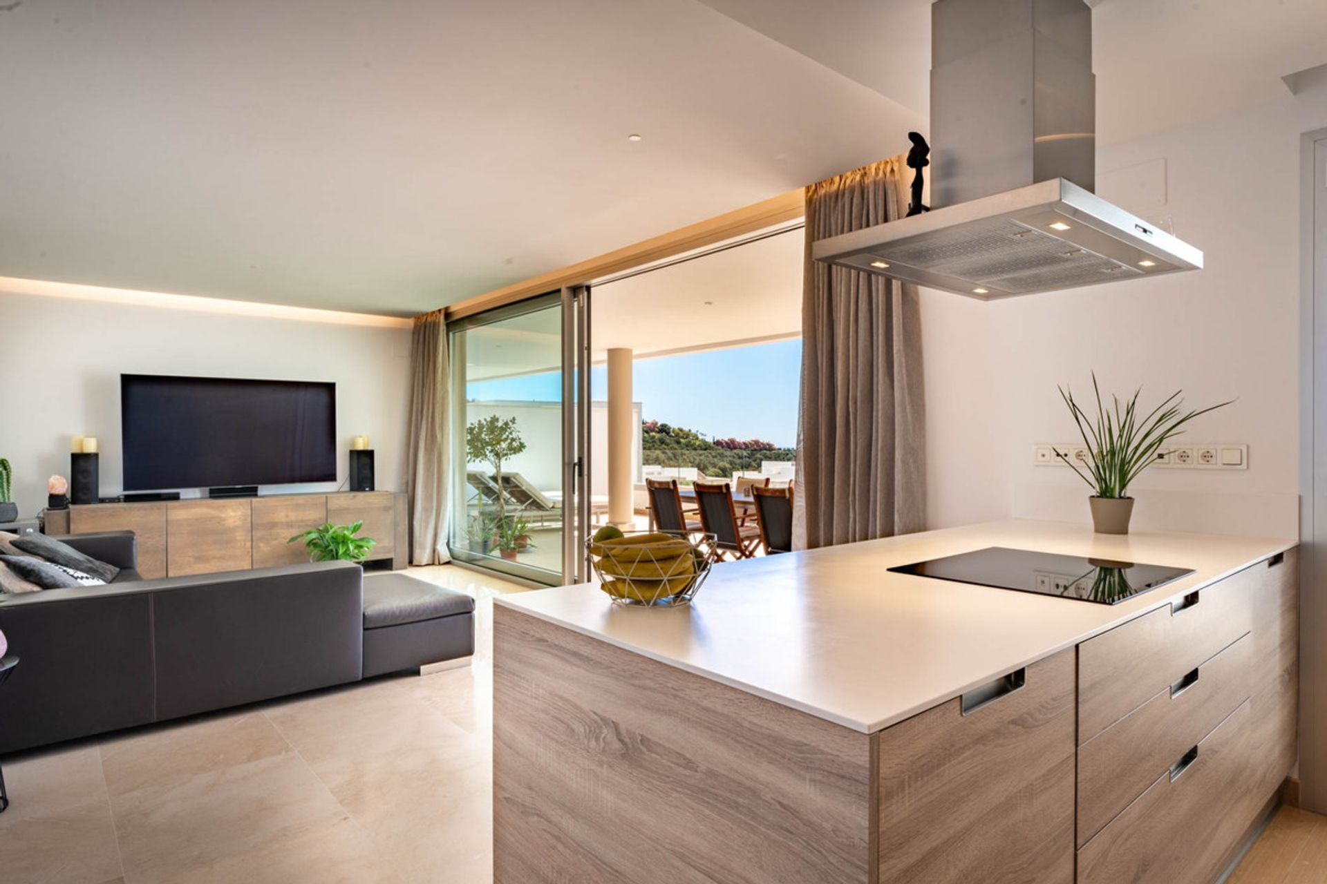 Condominium in Benahavis, Andalusia 10226233