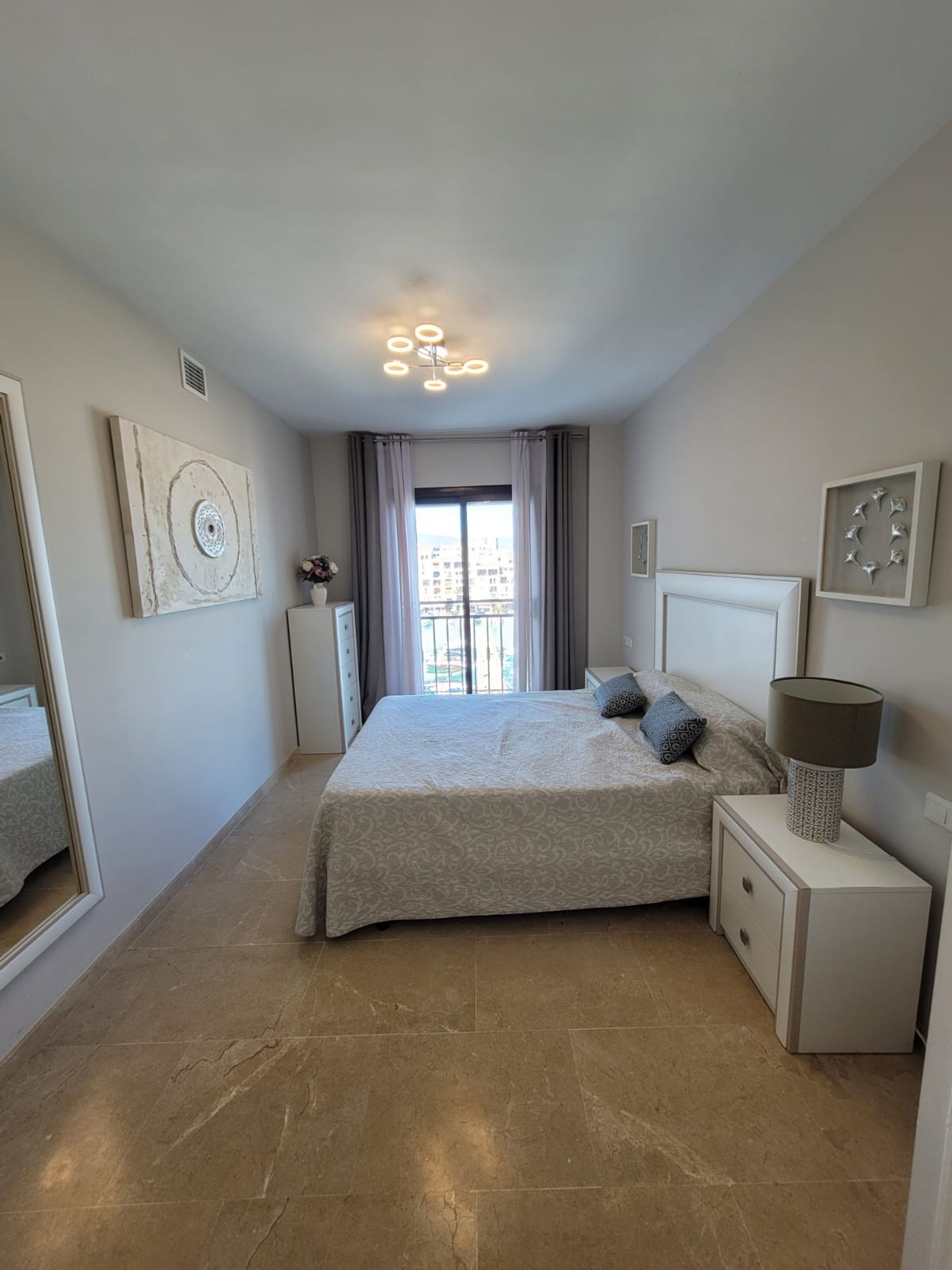 Condominio nel Puerto de la Duquesa, Andalusia 10226461