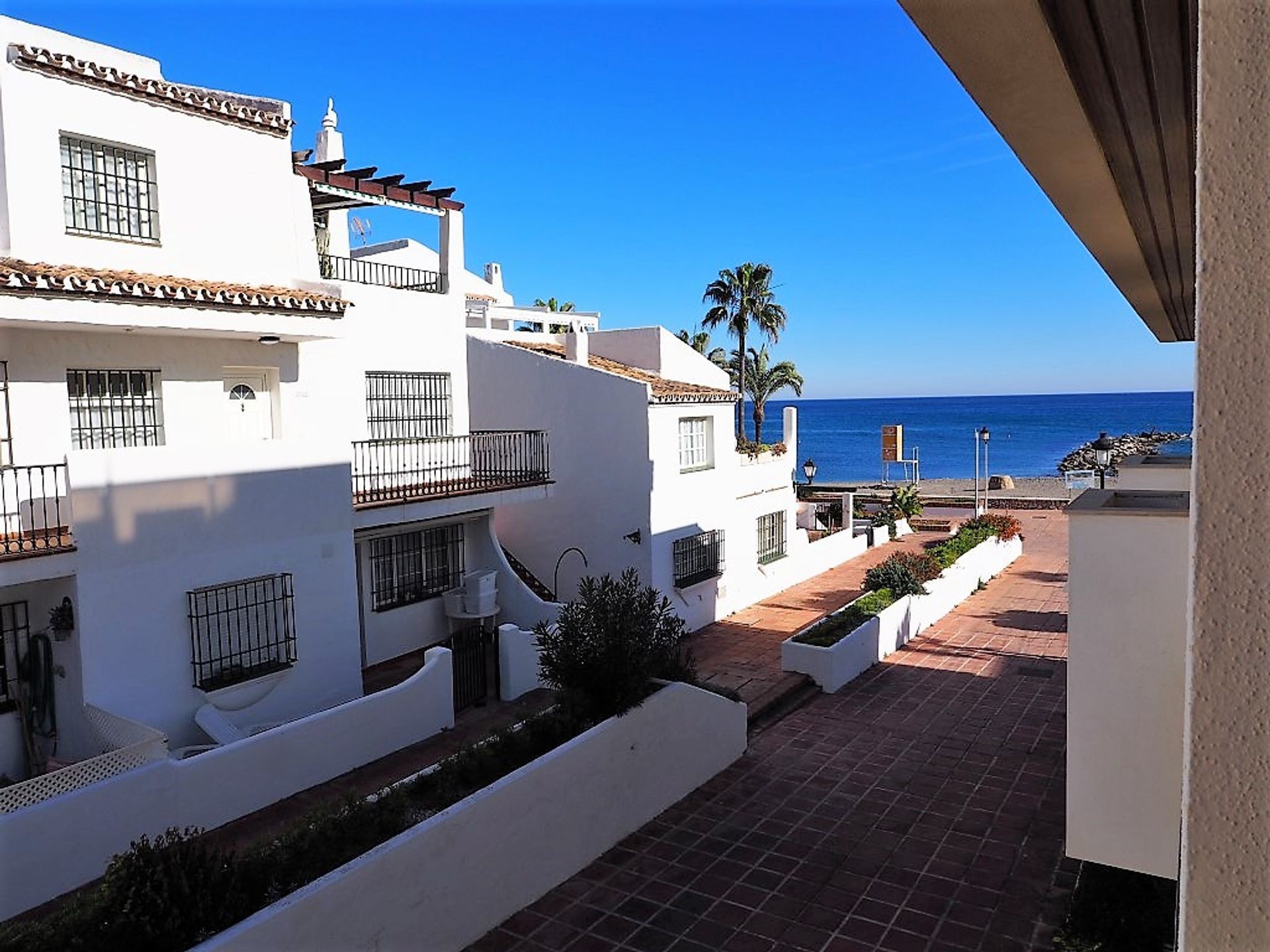 Condominium in Puerto de la Duquesa, Andalusia 10226480