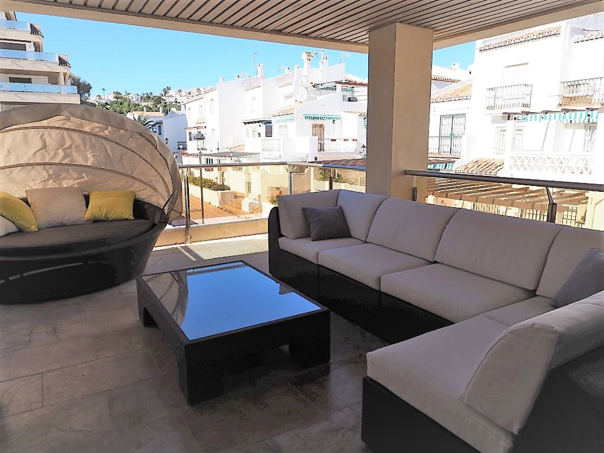 Condominium dans Puerto de la Duquesa, Andalusia 10226480