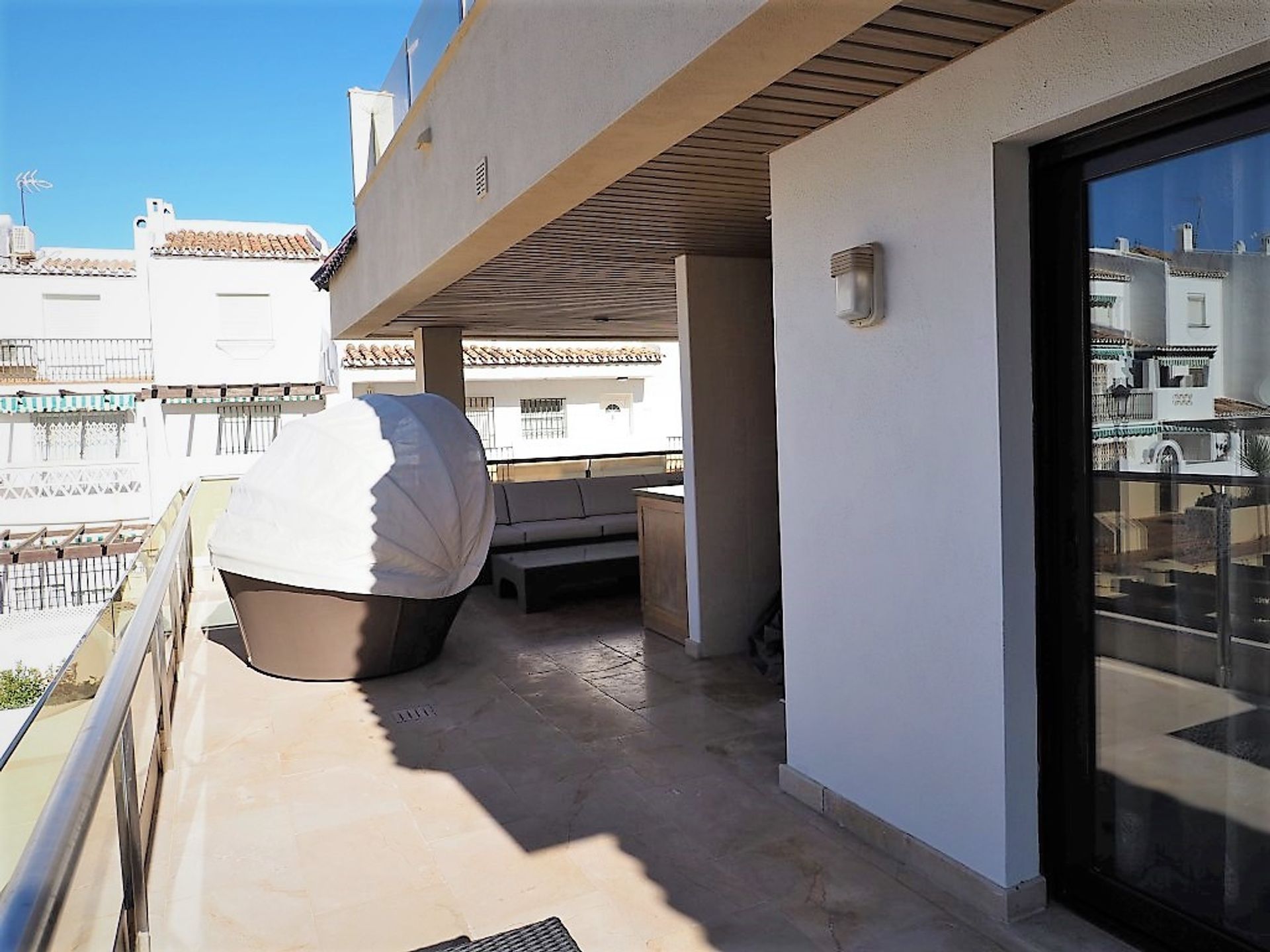 Condominium dans Puerto de la Duquesa, Andalusia 10226480