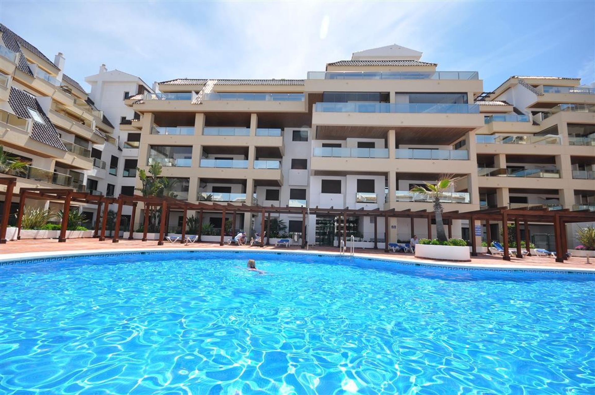 Condominio en Puerto de la Duquesa, Andalusia 10226480