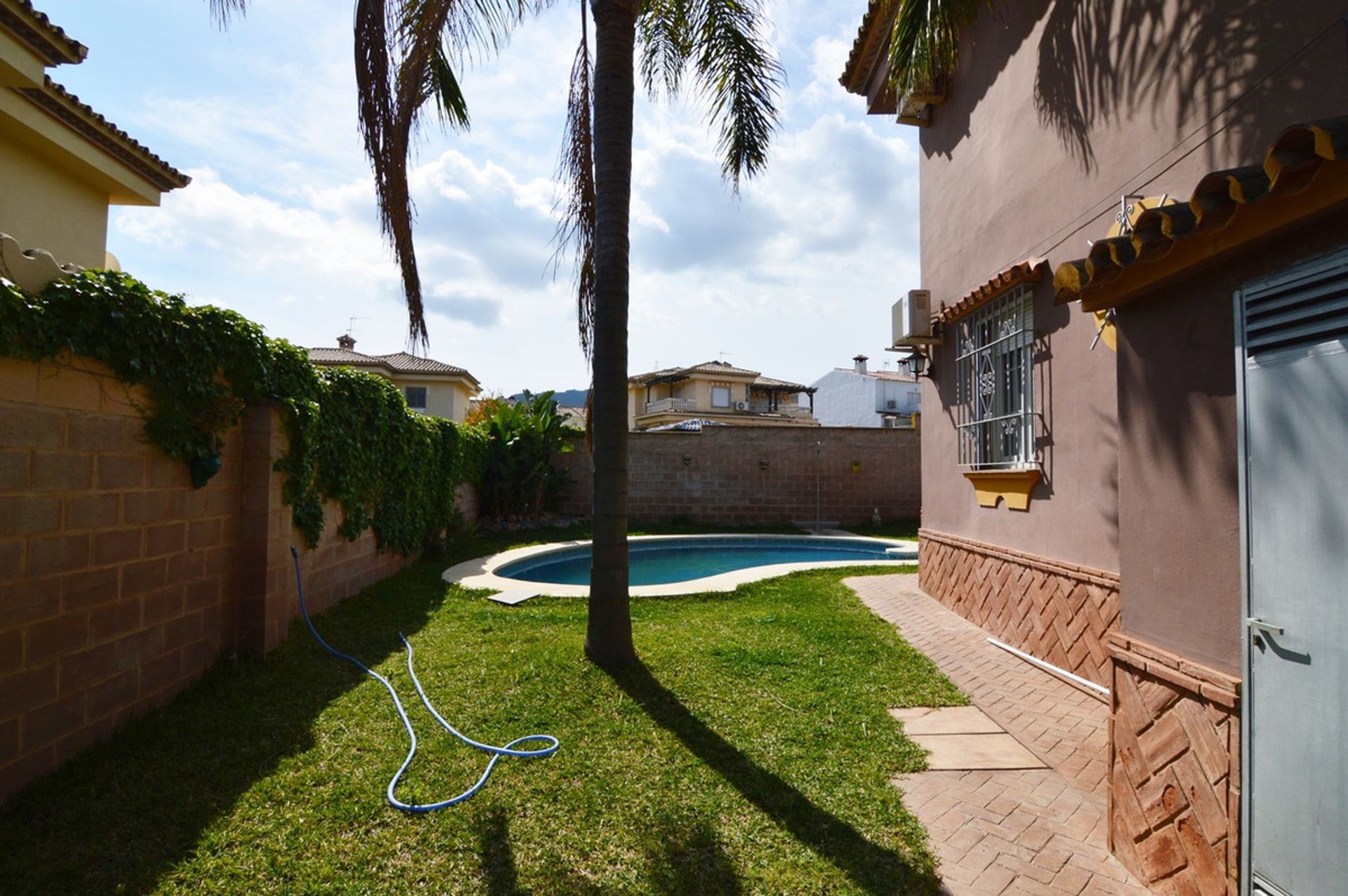 Casa nel Alhaurín de la Torre, Andalucía 10226801