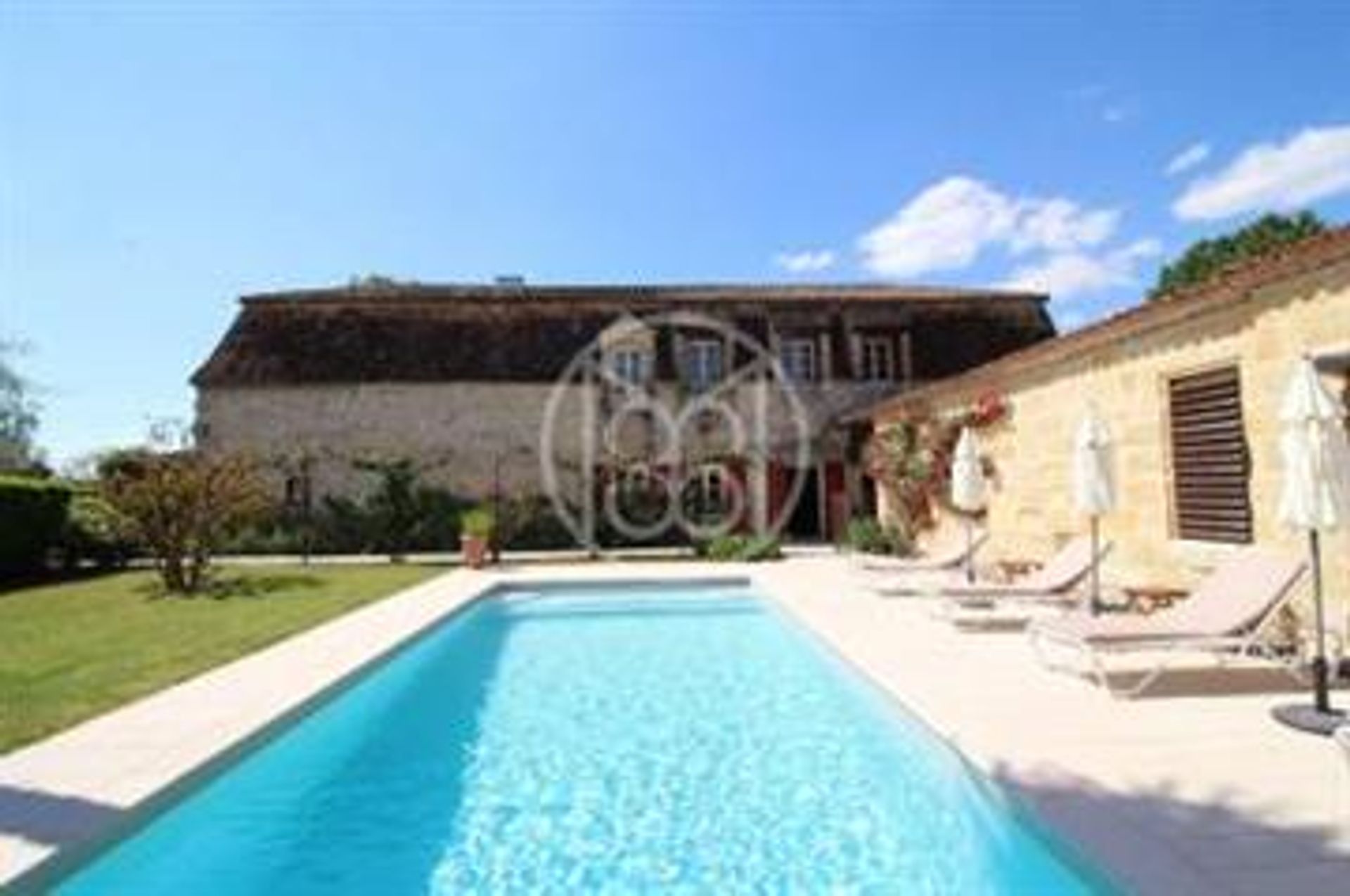 жилой дом в Sainte-Foy-la-Grande, Nouvelle-Aquitaine 10226954