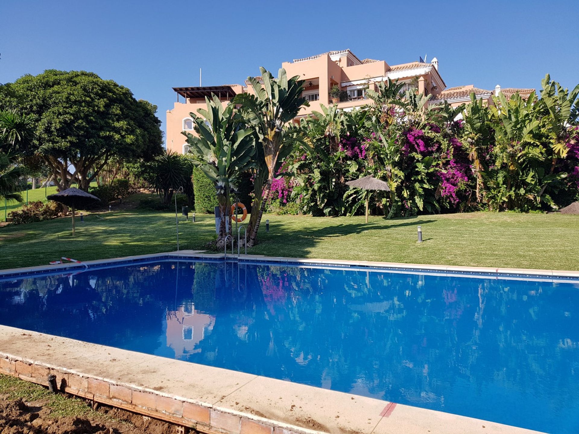 Condominium in Benahavis, Andalusië 10227624