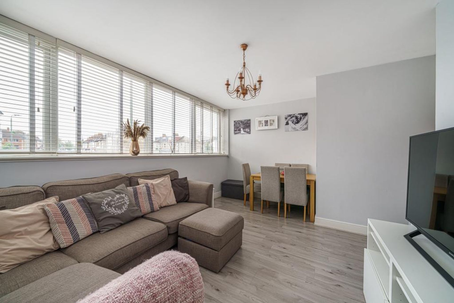 Condominium in Elmers Einde, Bromley 10227796