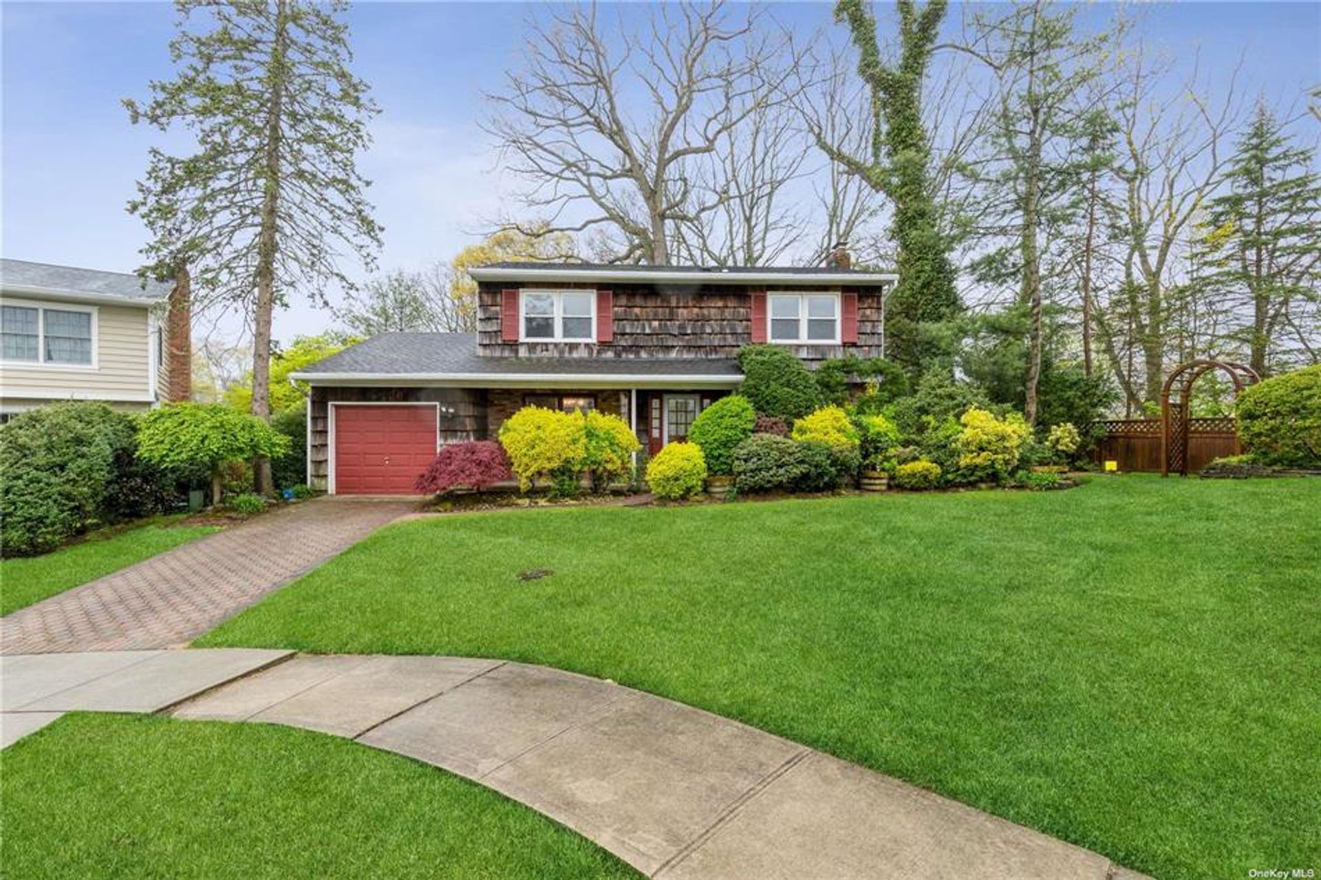 House in East Norwich, New York 10228139