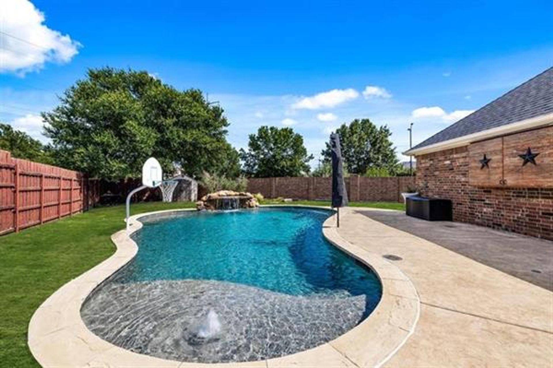 House in Frisco, Texas 10229145