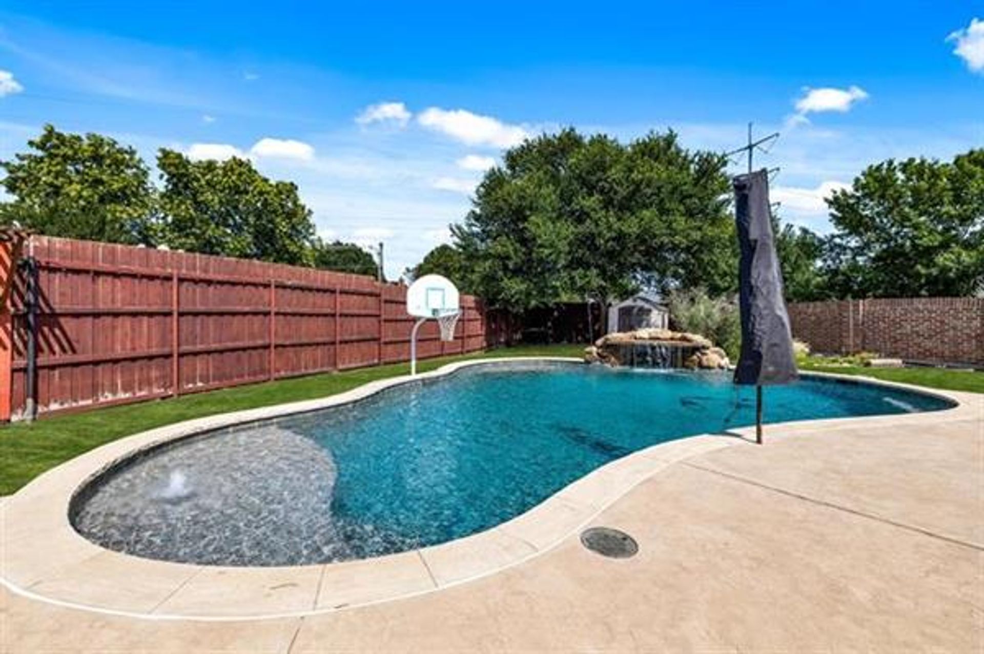 House in Frisco, Texas 10229145