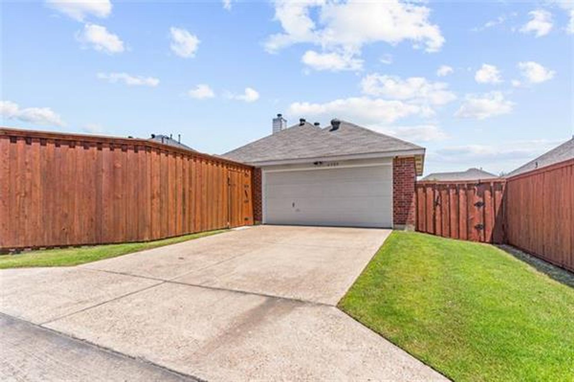 House in Rowlett, Texas 10229224