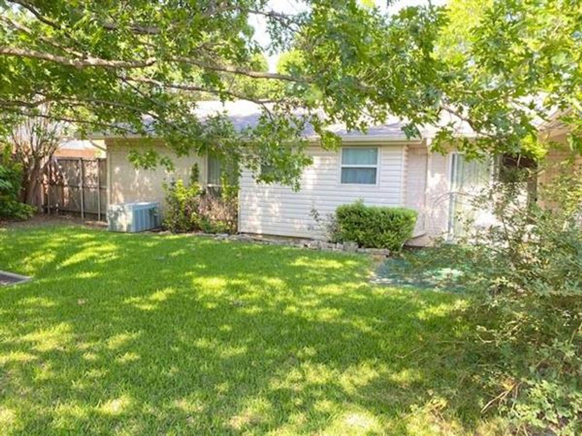 House in Farmers Branch, Texas 10229465