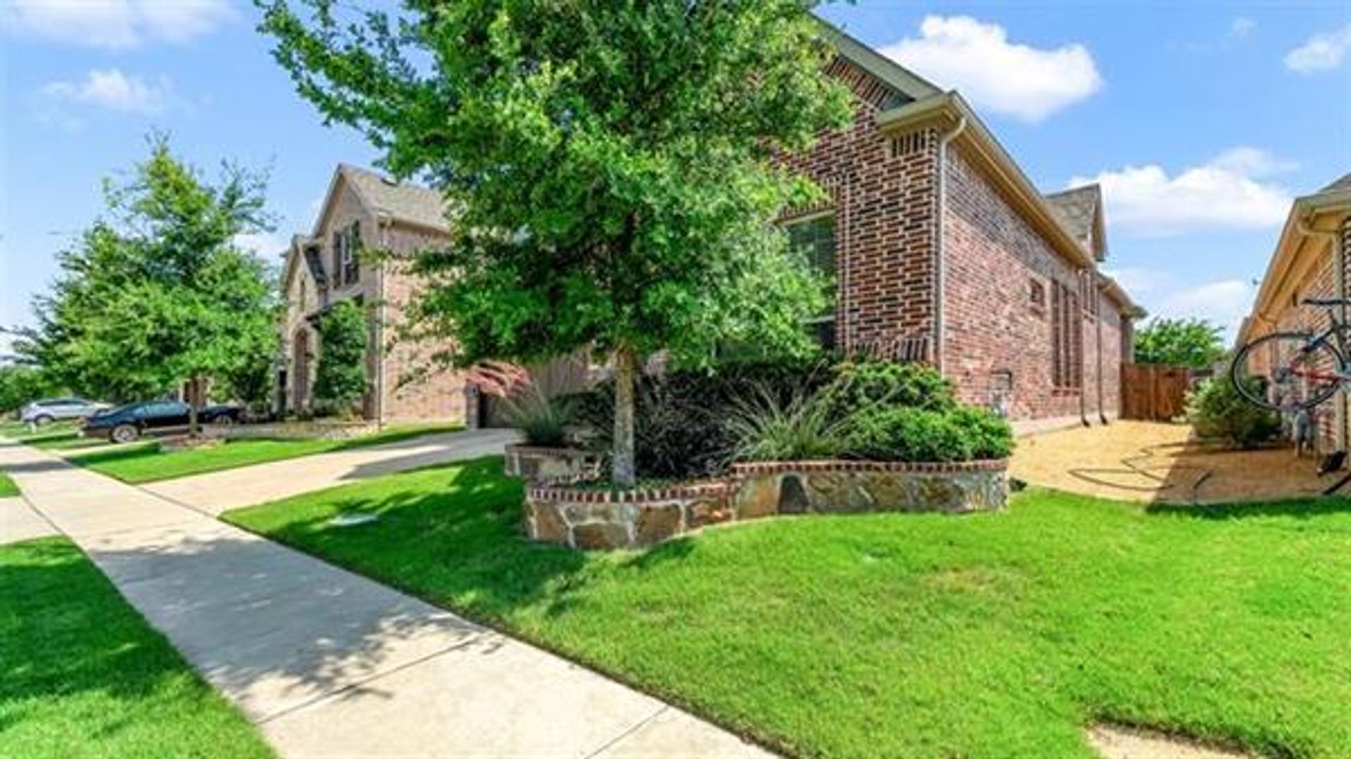 House in Carrollton, Texas 10229772