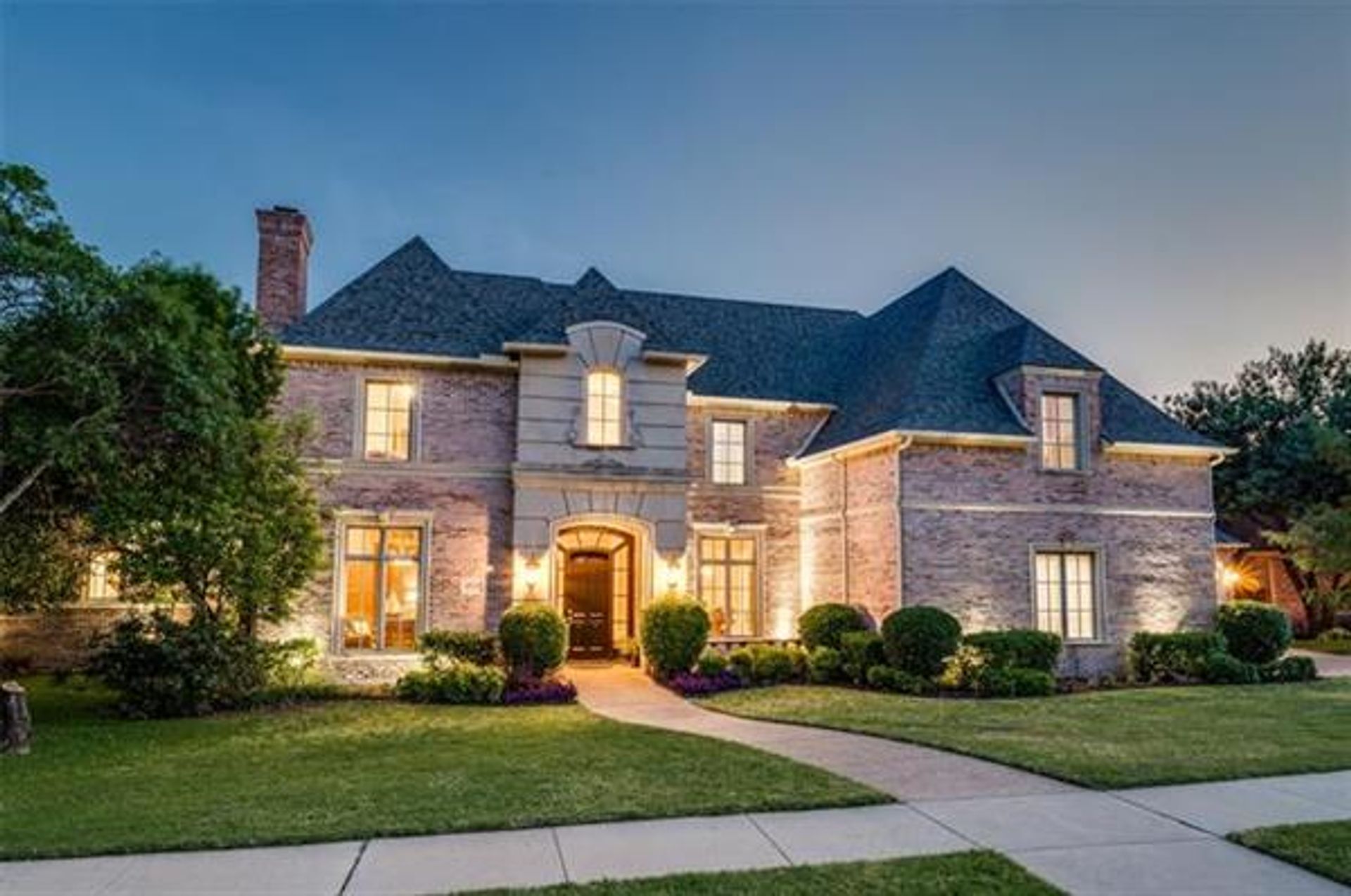 House in Plano, Texas 10230046