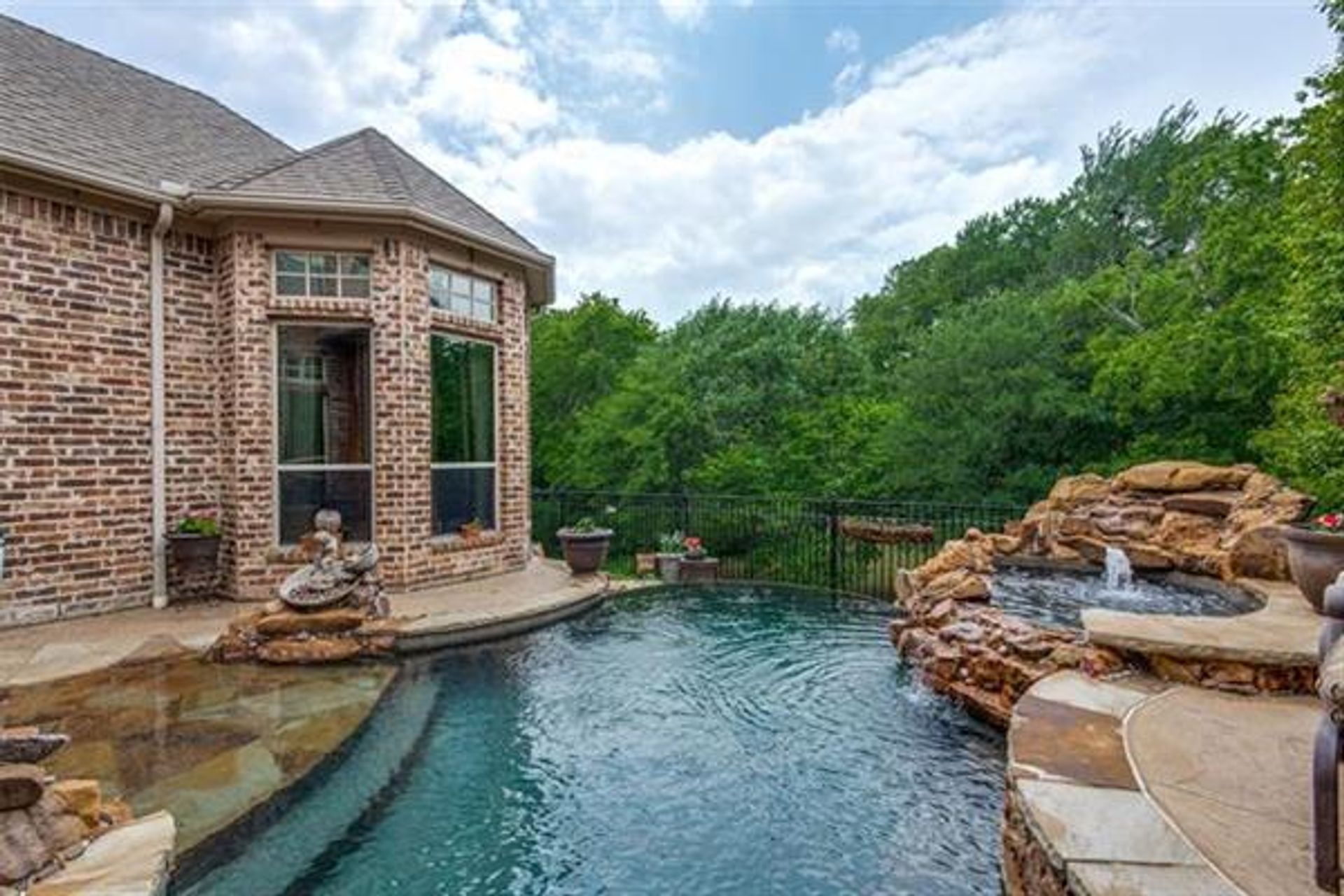 House in Plano, Texas 10230137