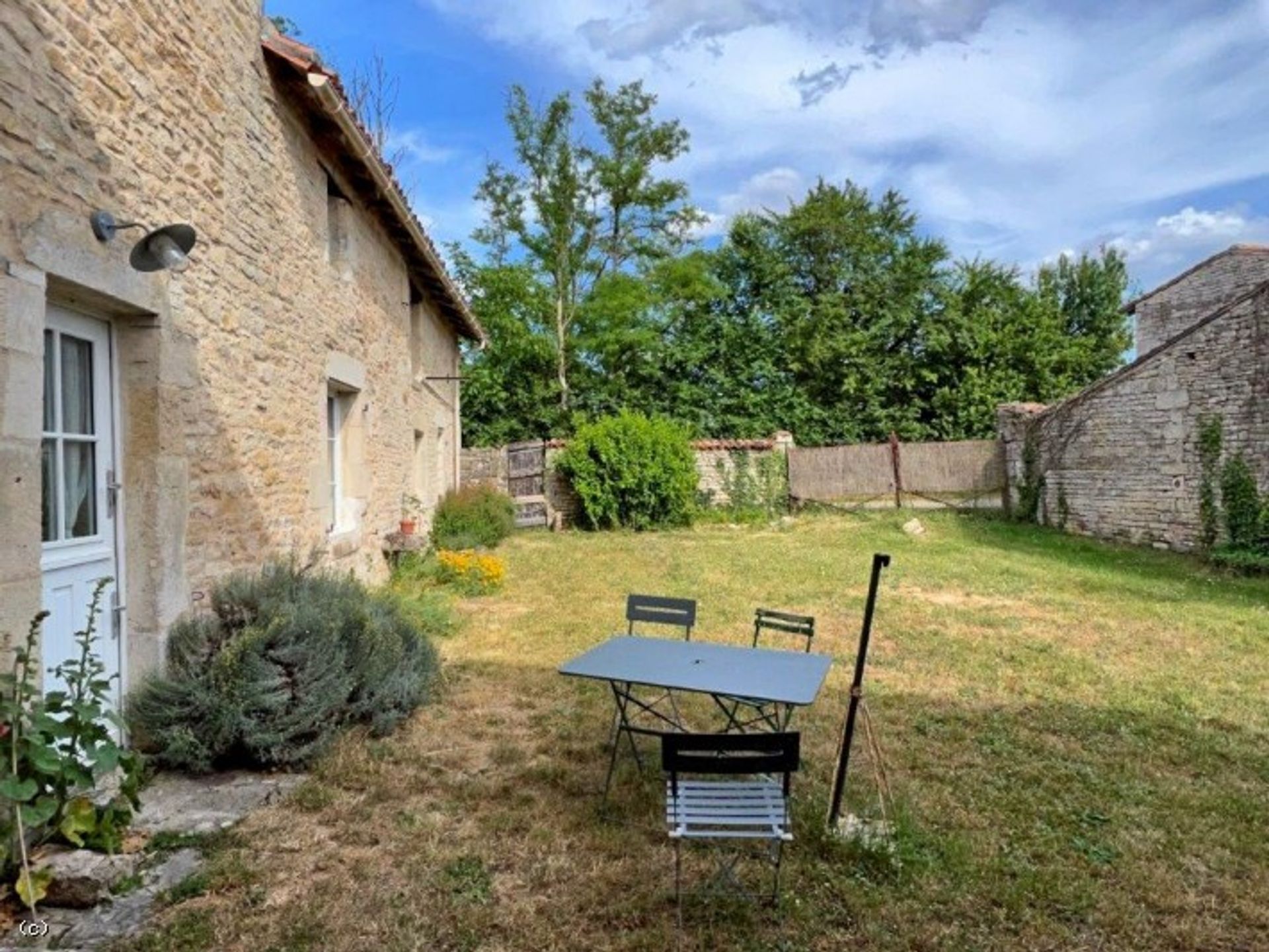 House in Ruffec, Nouvelle-Aquitaine 10230194